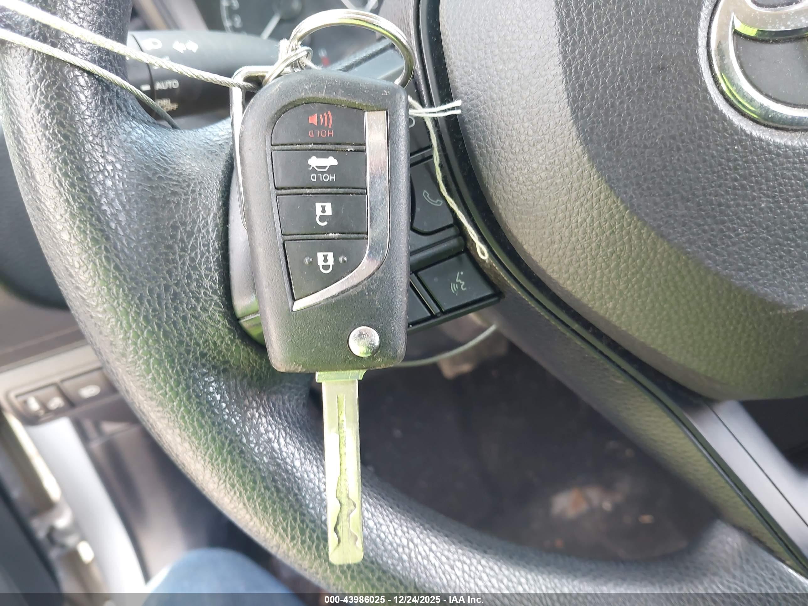 TOYOTA COROLLA image 11