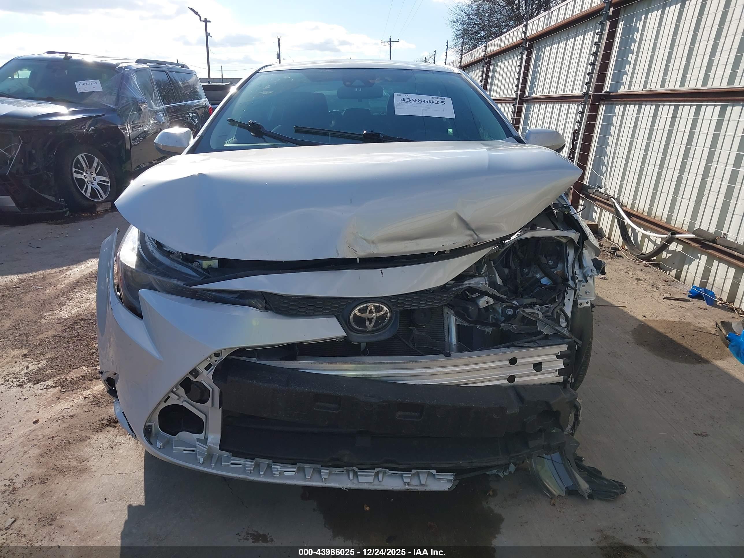TOYOTA COROLLA image 6