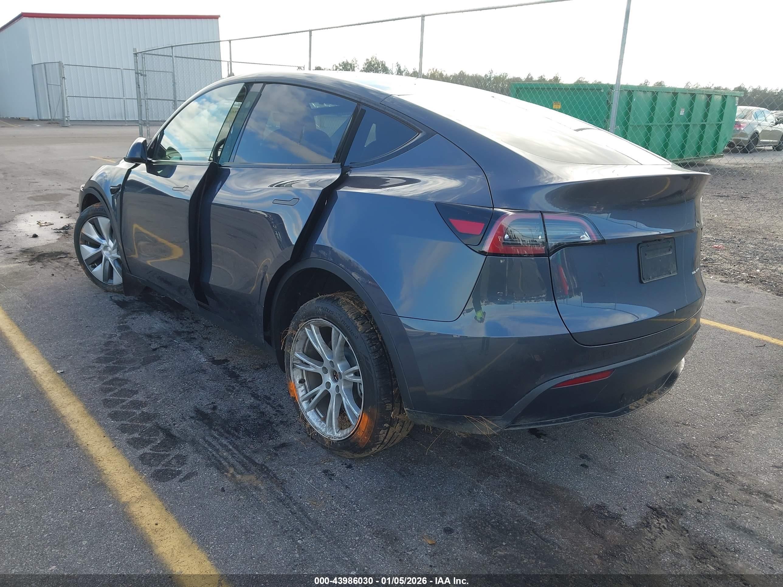 TESLA MODEL image 3