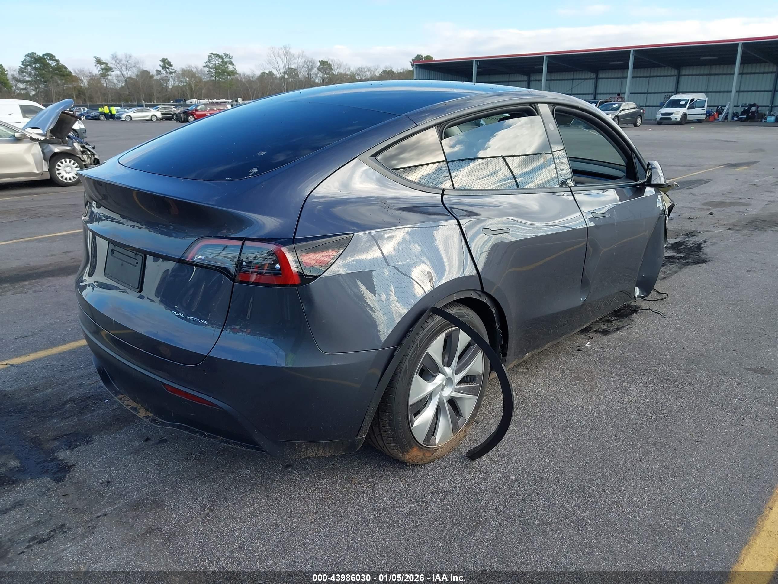 TESLA MODEL image 4