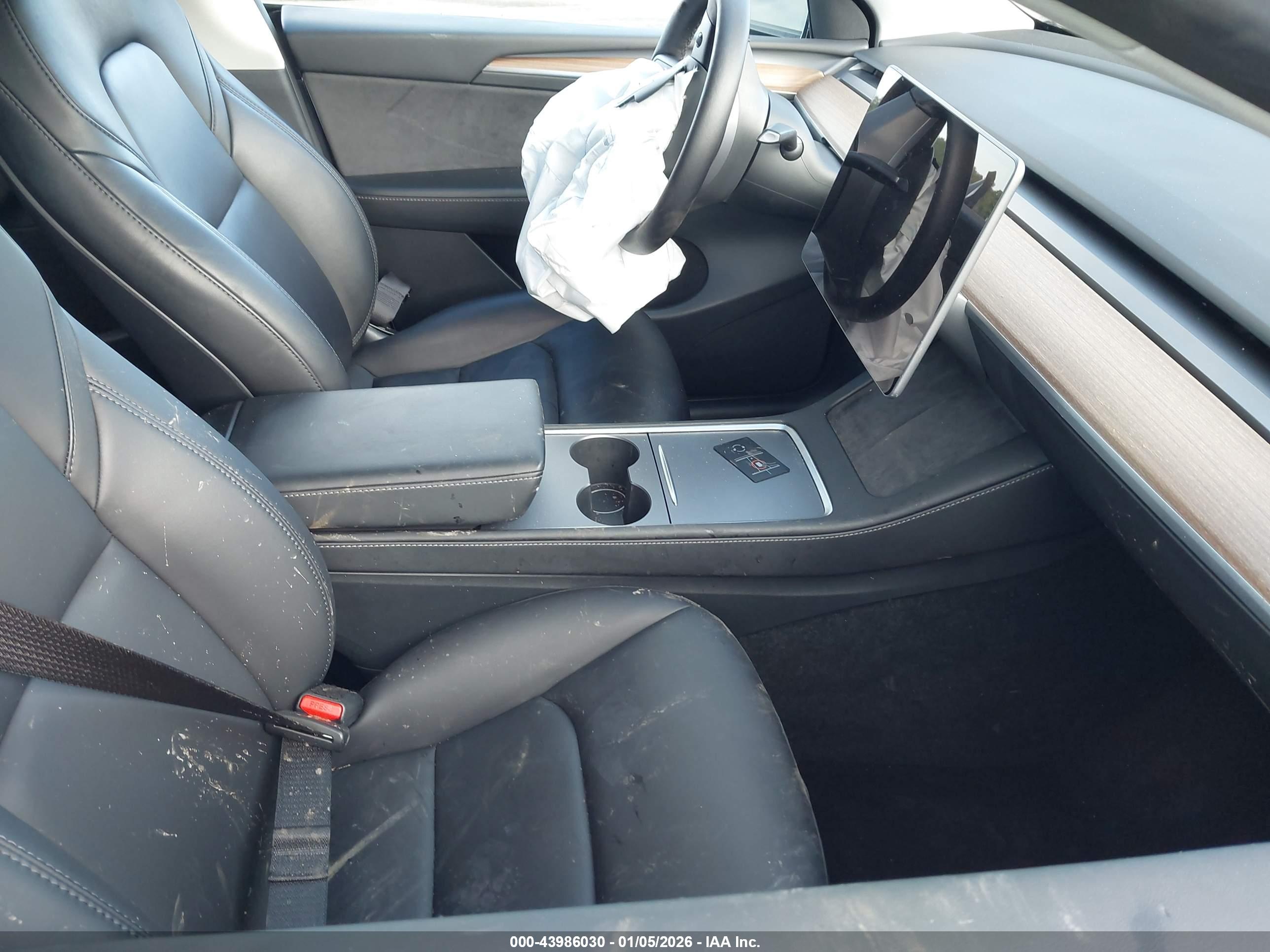 TESLA MODEL image 5