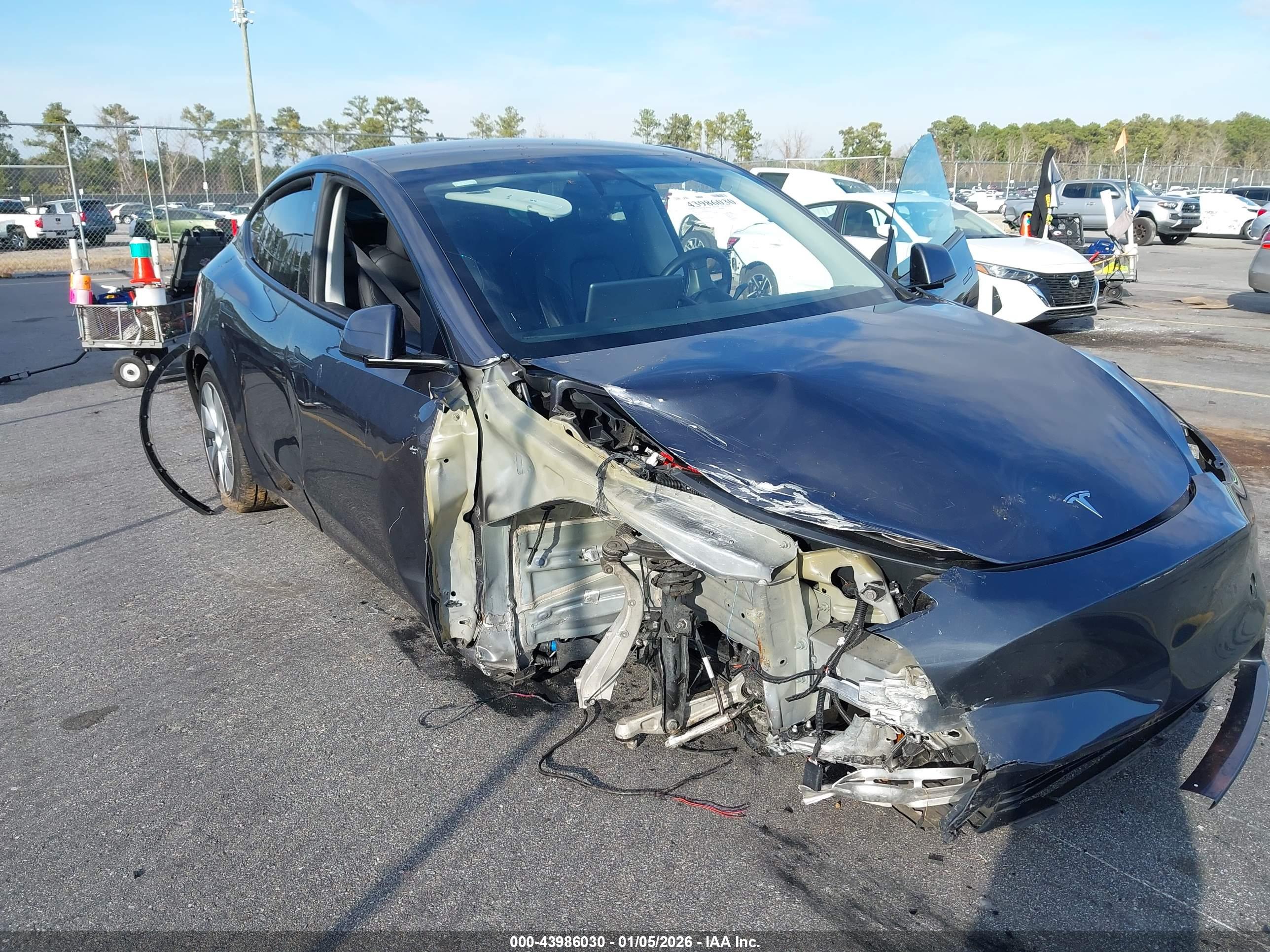 TESLA MODEL image 6