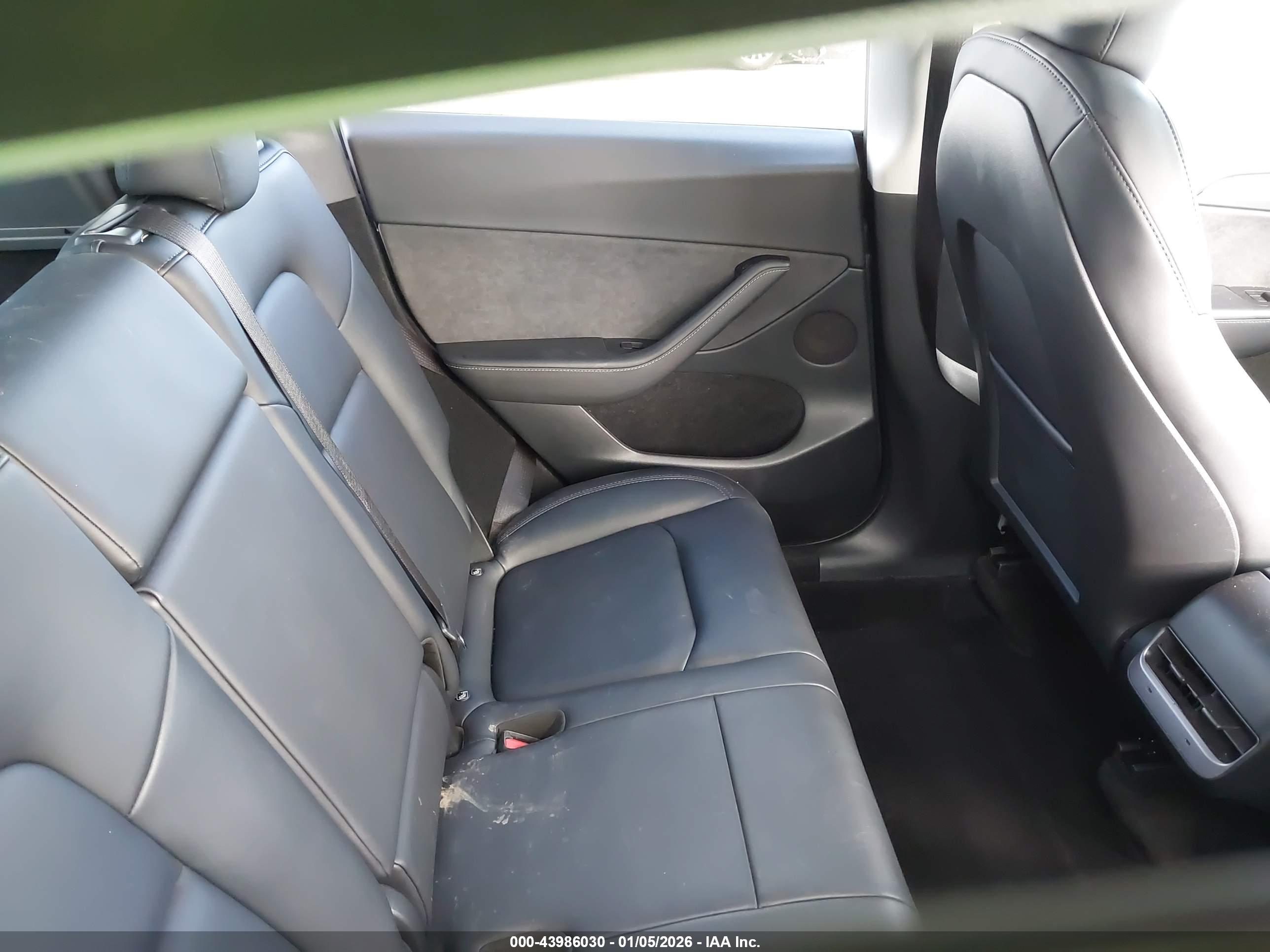 TESLA MODEL image 8