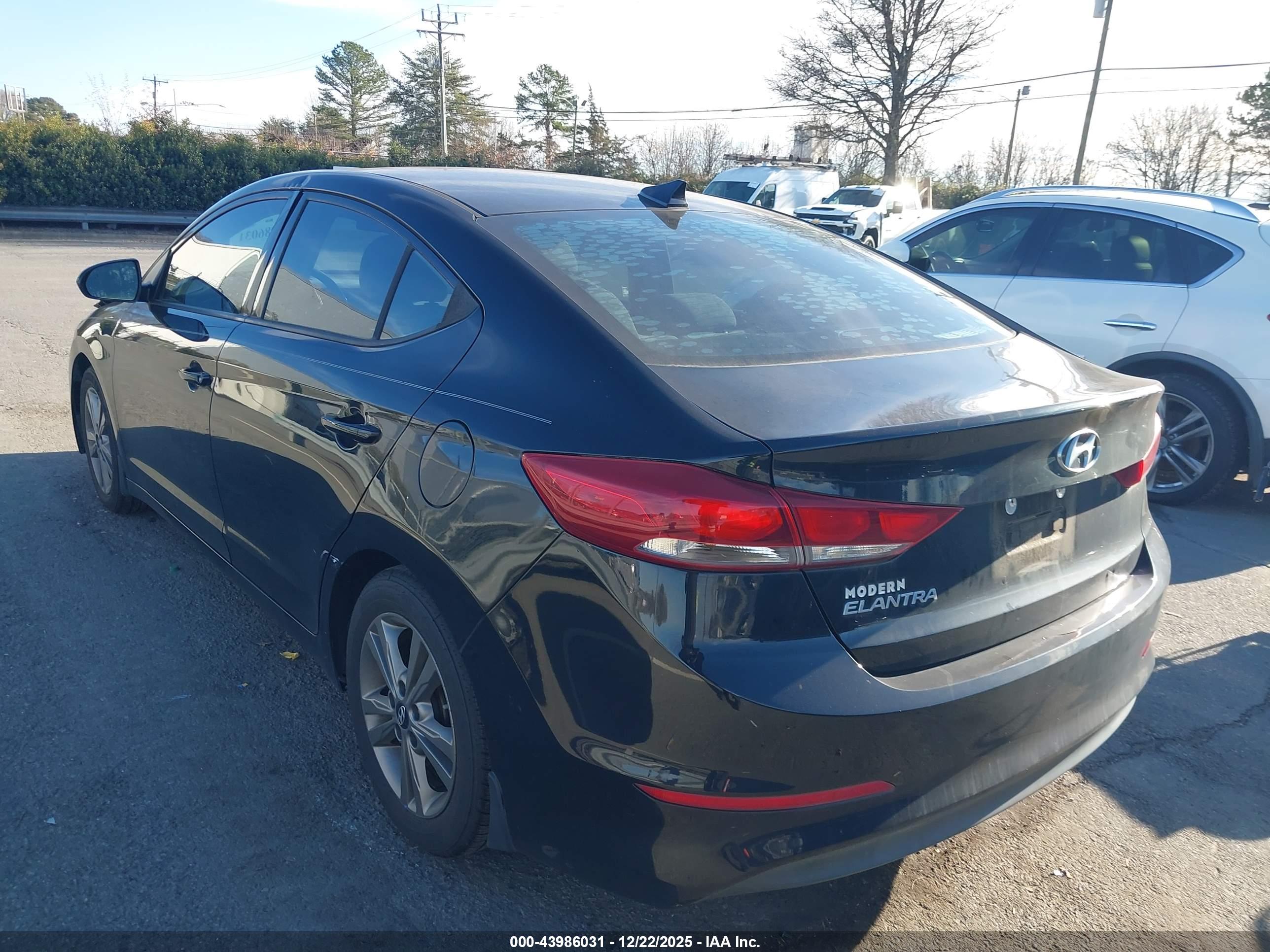 HYUNDAI ELANTRA image 3
