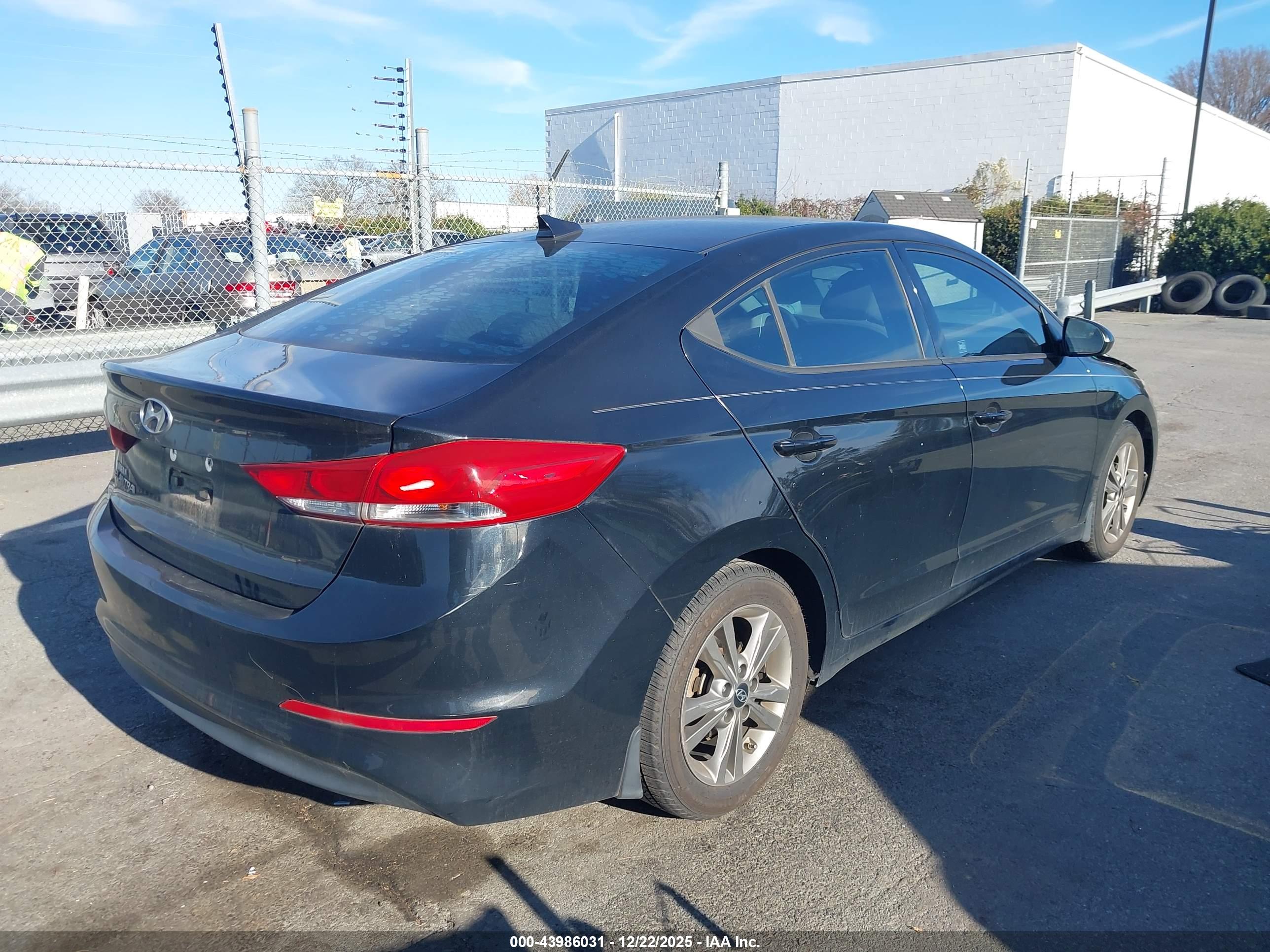 HYUNDAI ELANTRA image 4