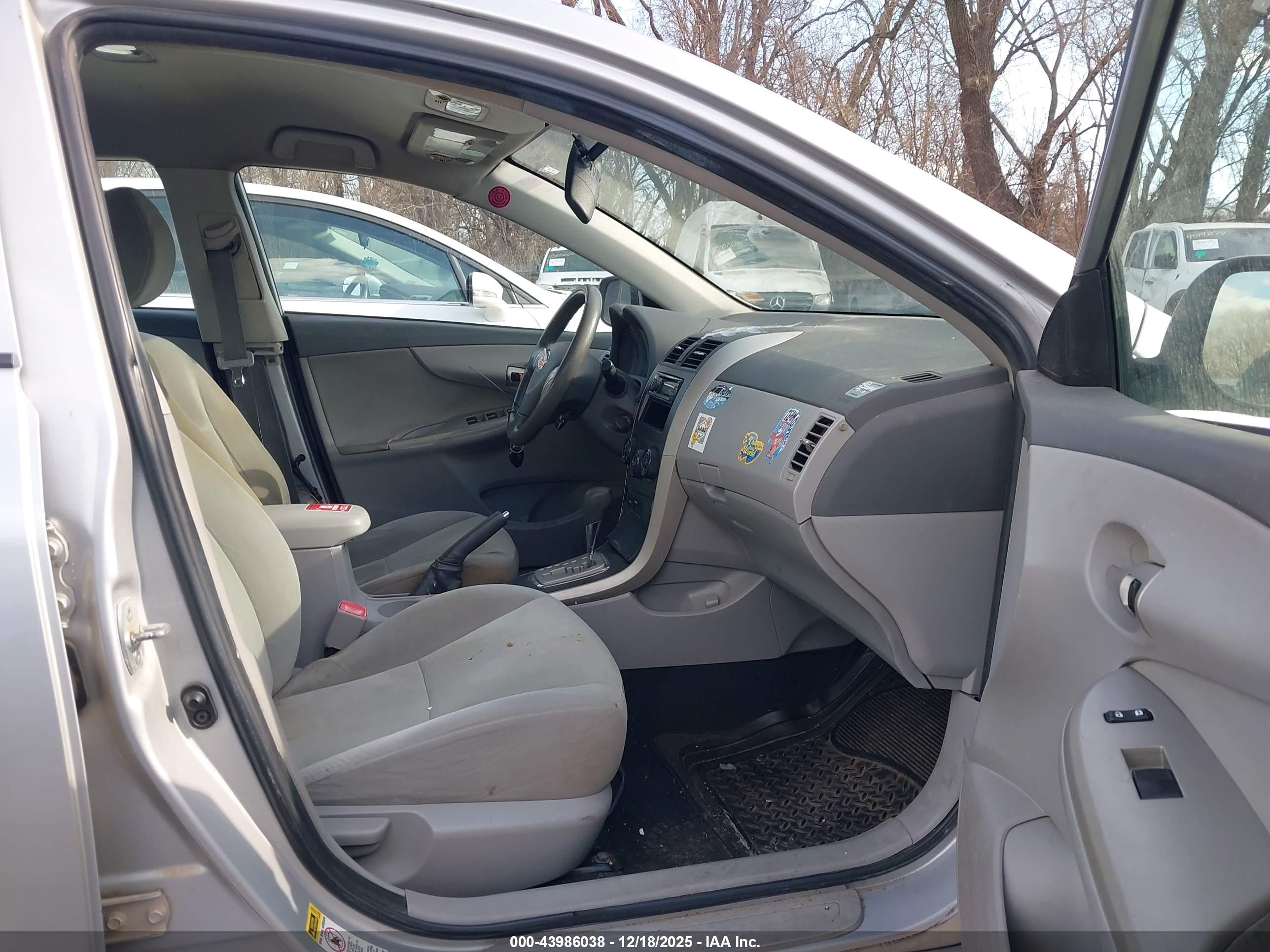 TOYOTA COROLLA image 5