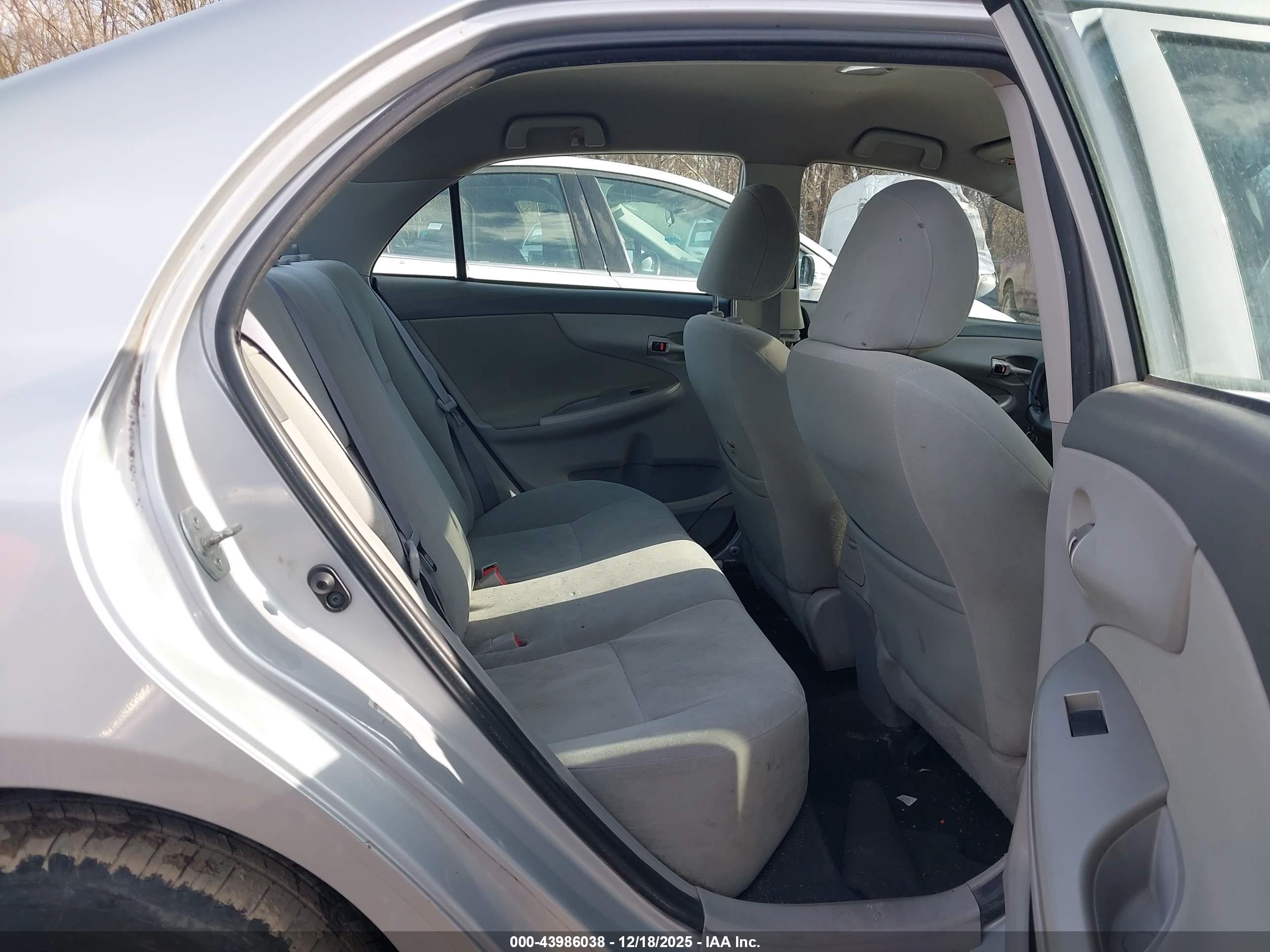 TOYOTA COROLLA image 8