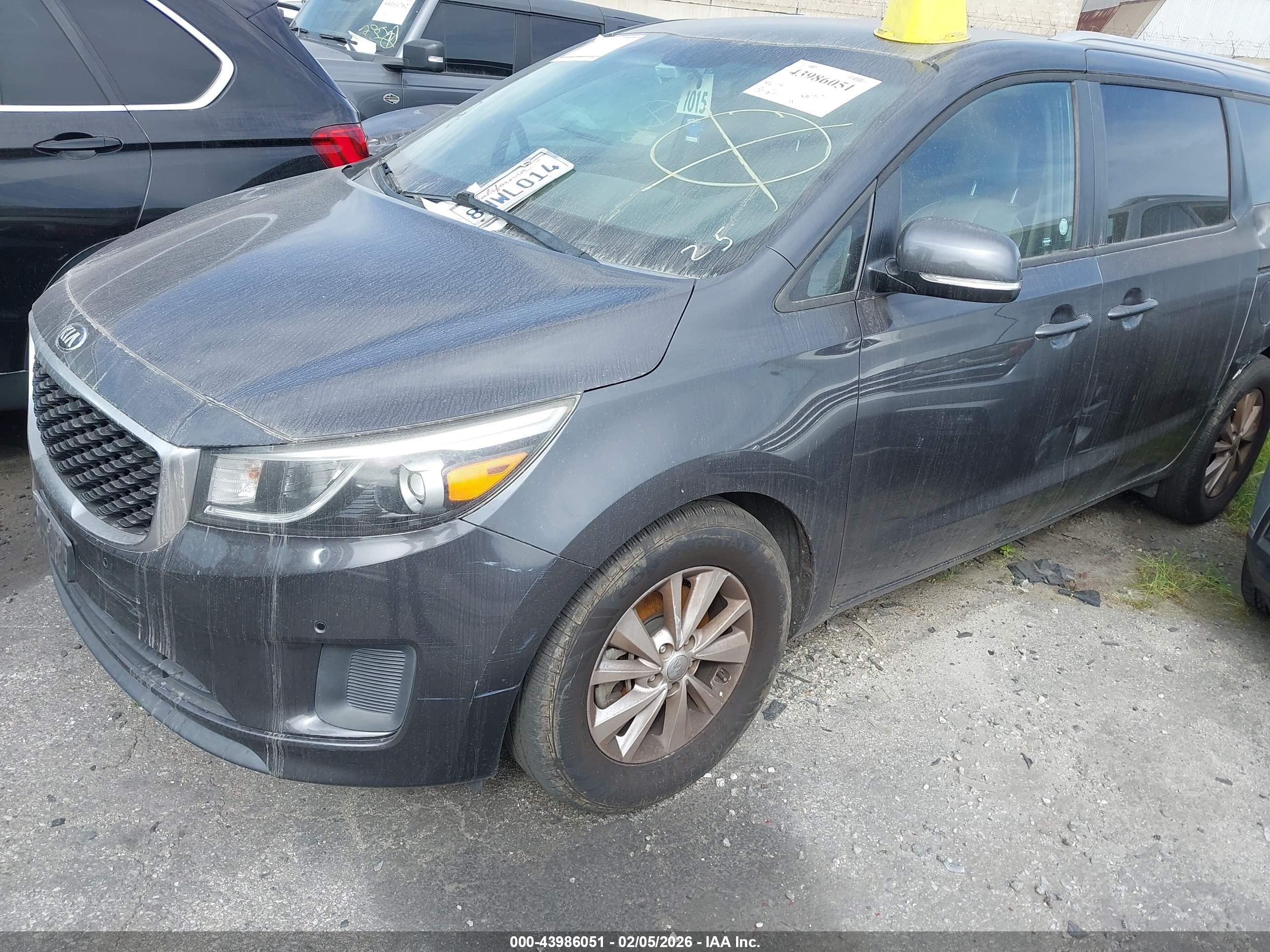 KIA SEDONA image 2