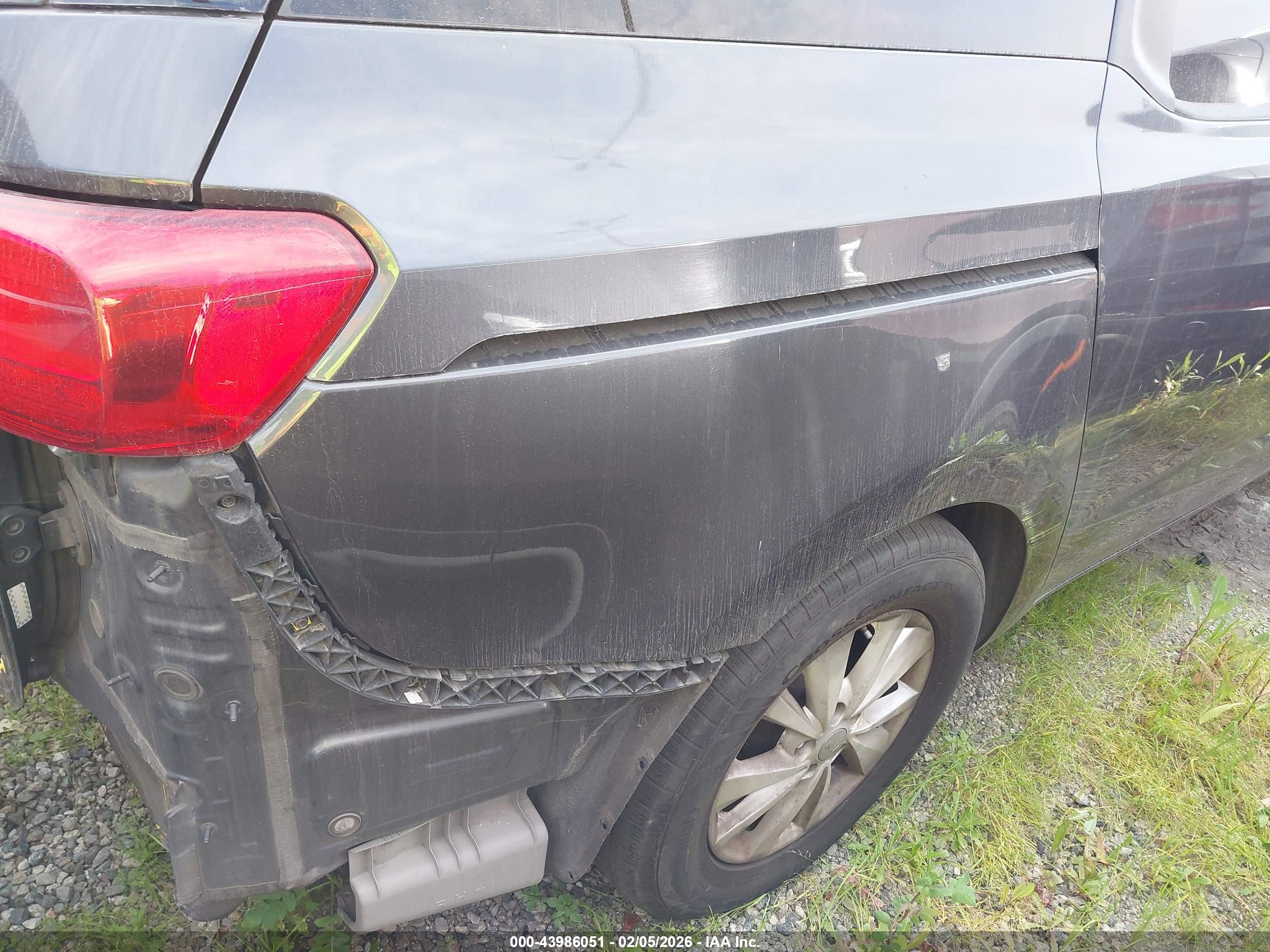 KIA SEDONA image 4