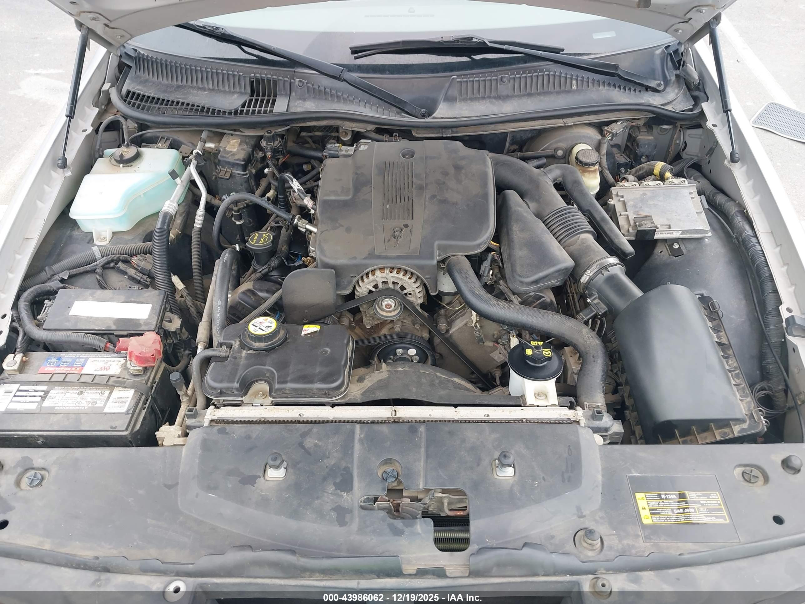 LINCOLN TOWN image 10