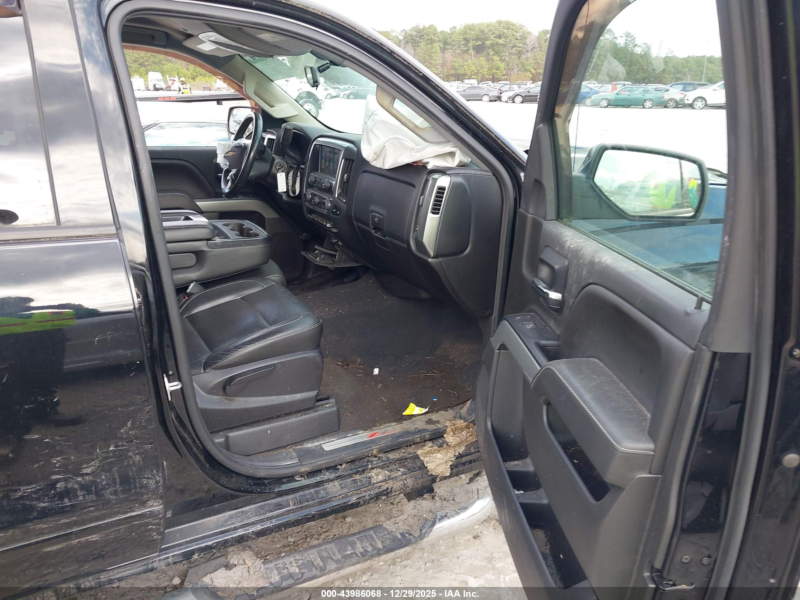 CHEVROLET SILVERADO image 5