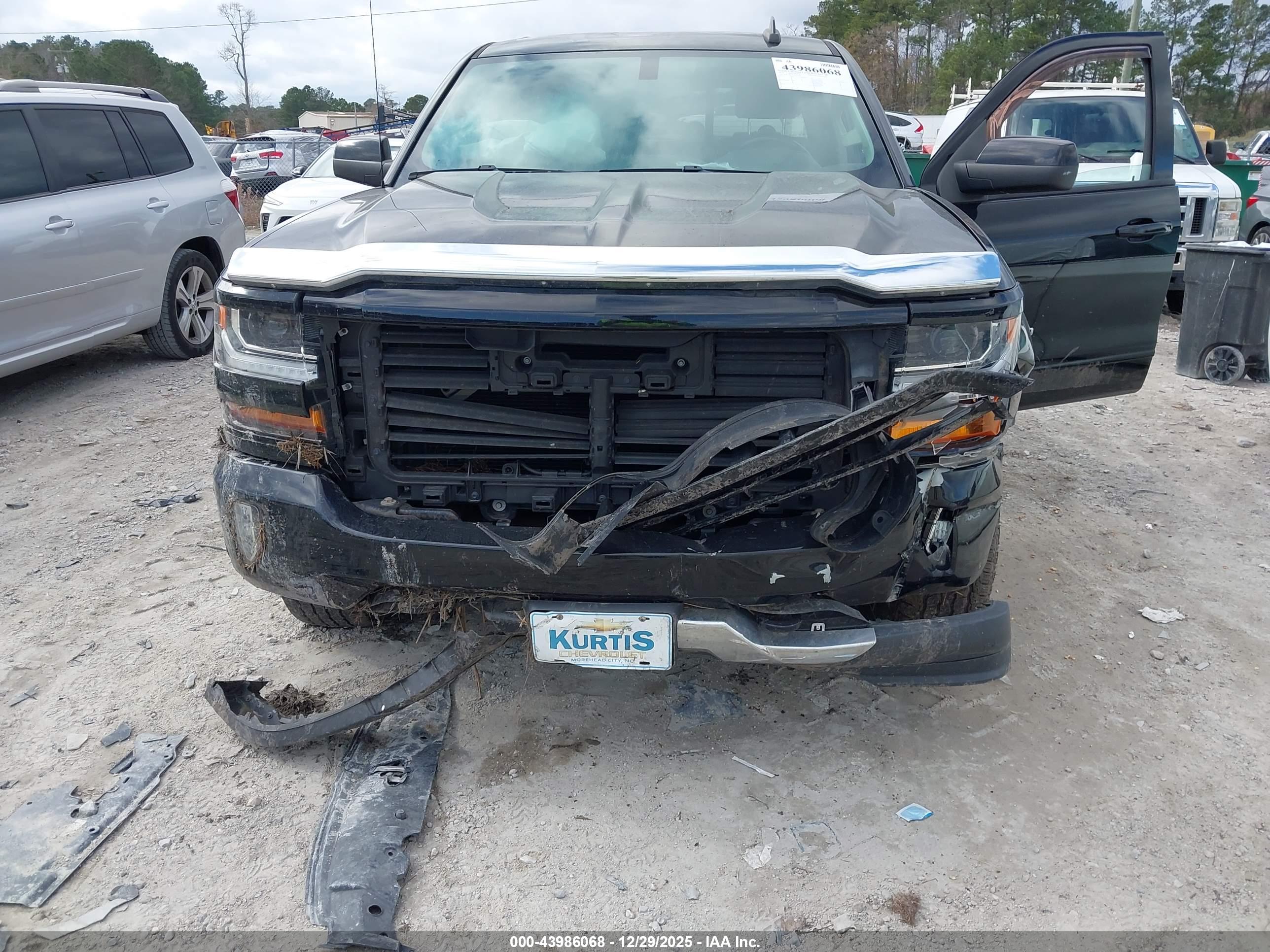 CHEVROLET SILVERADO image 6