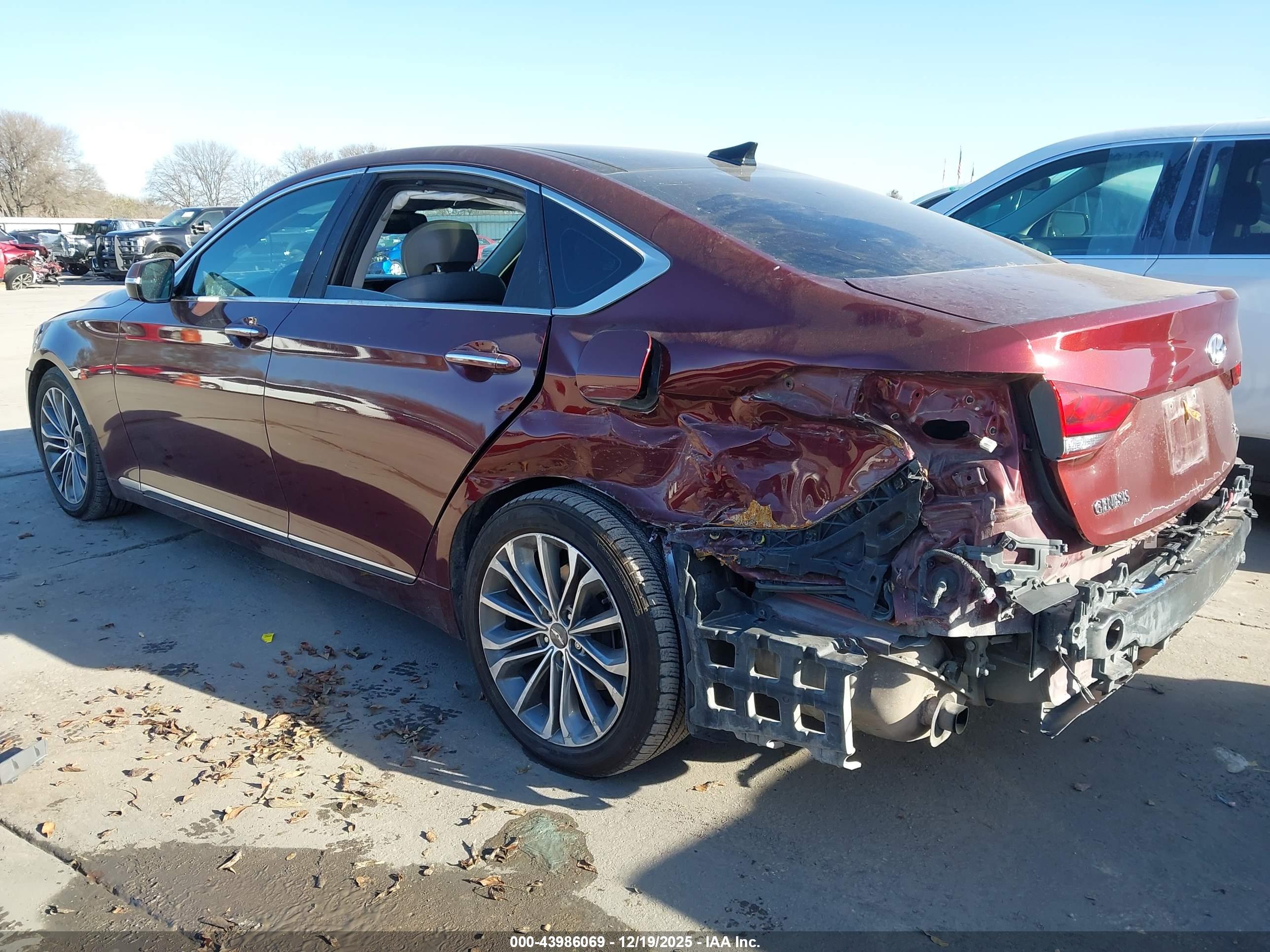 HYUNDAI GENESIS image 3