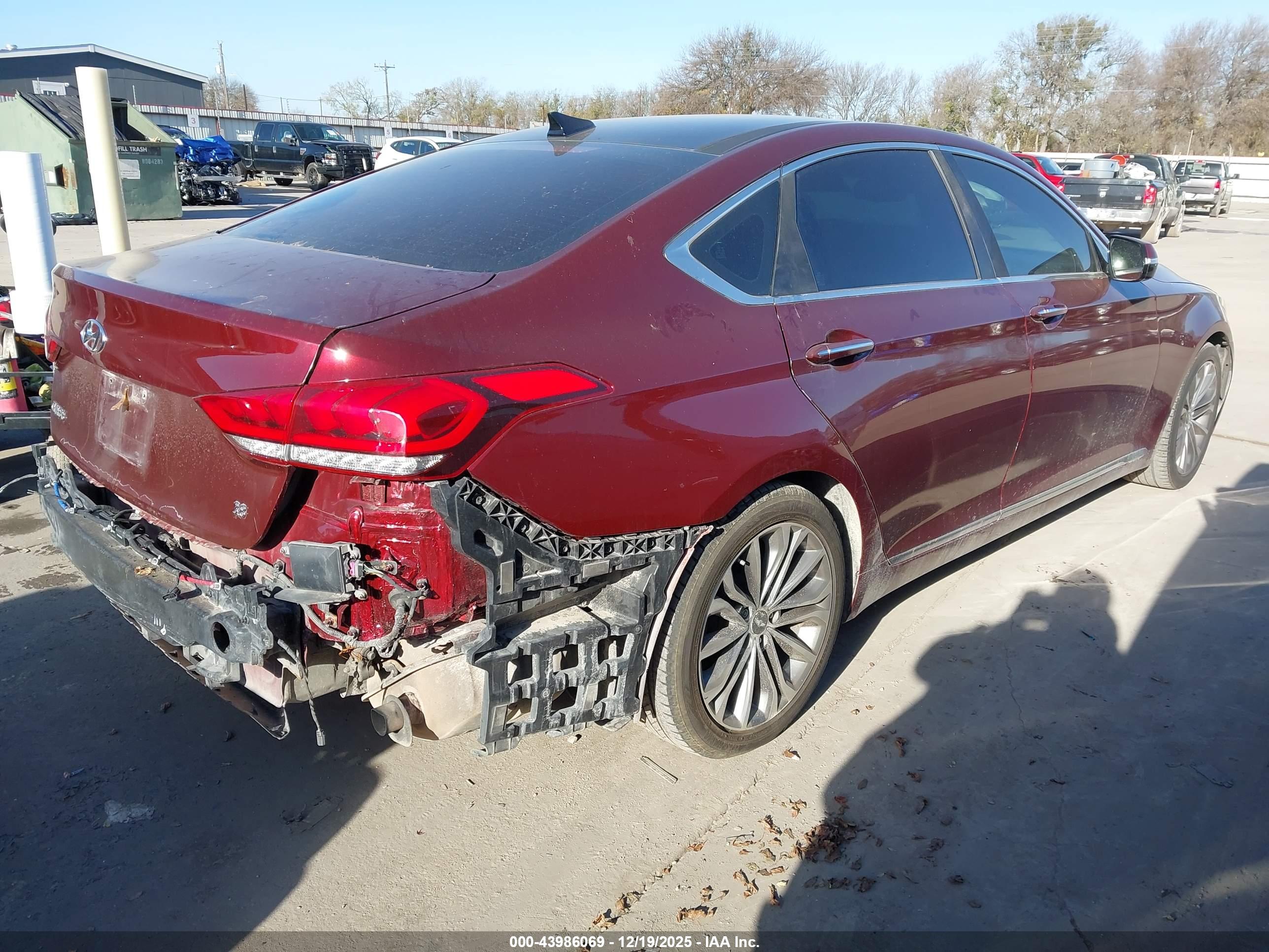 HYUNDAI GENESIS image 4