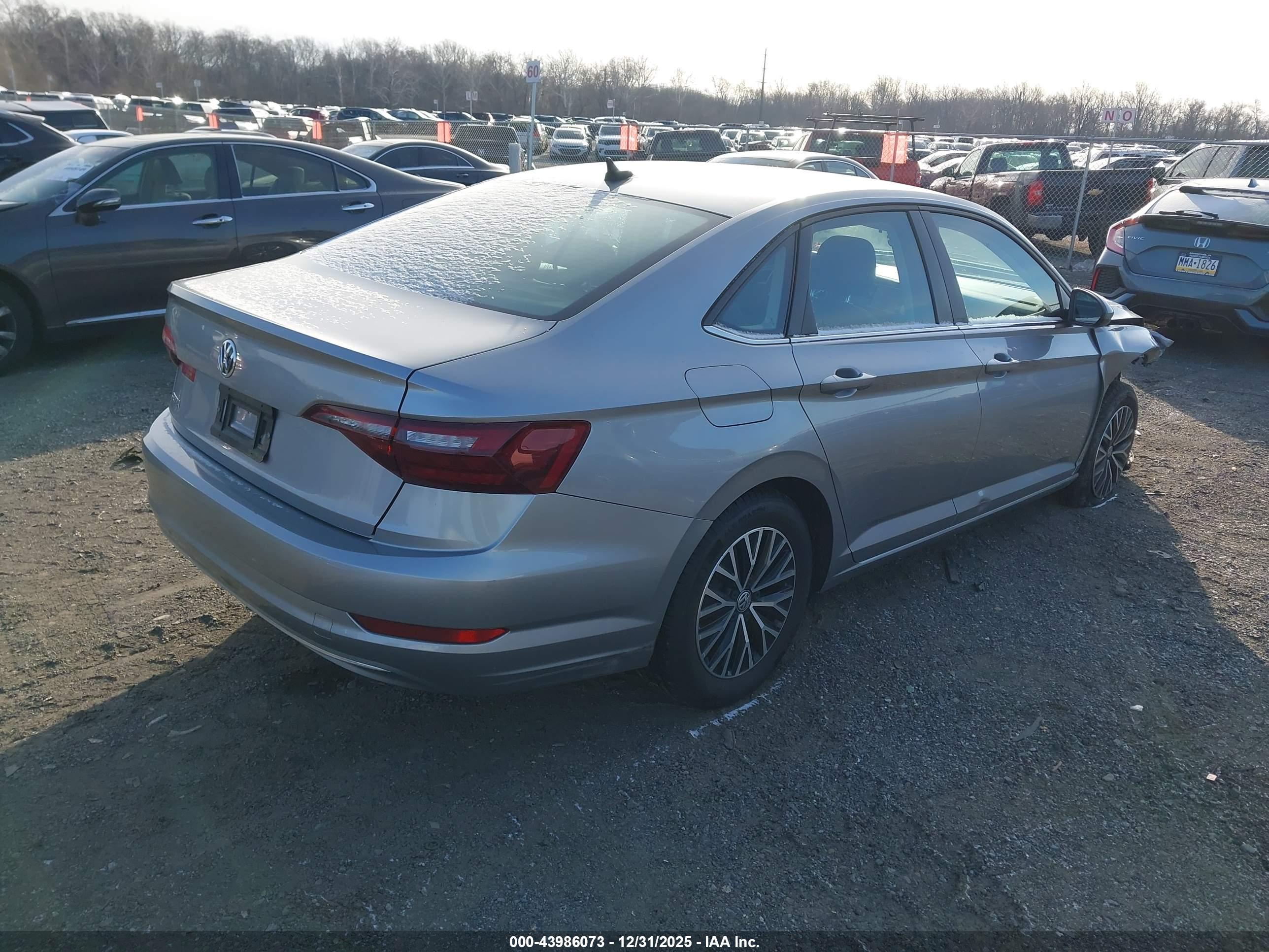 VOLKSWAGEN JETTA image 4
