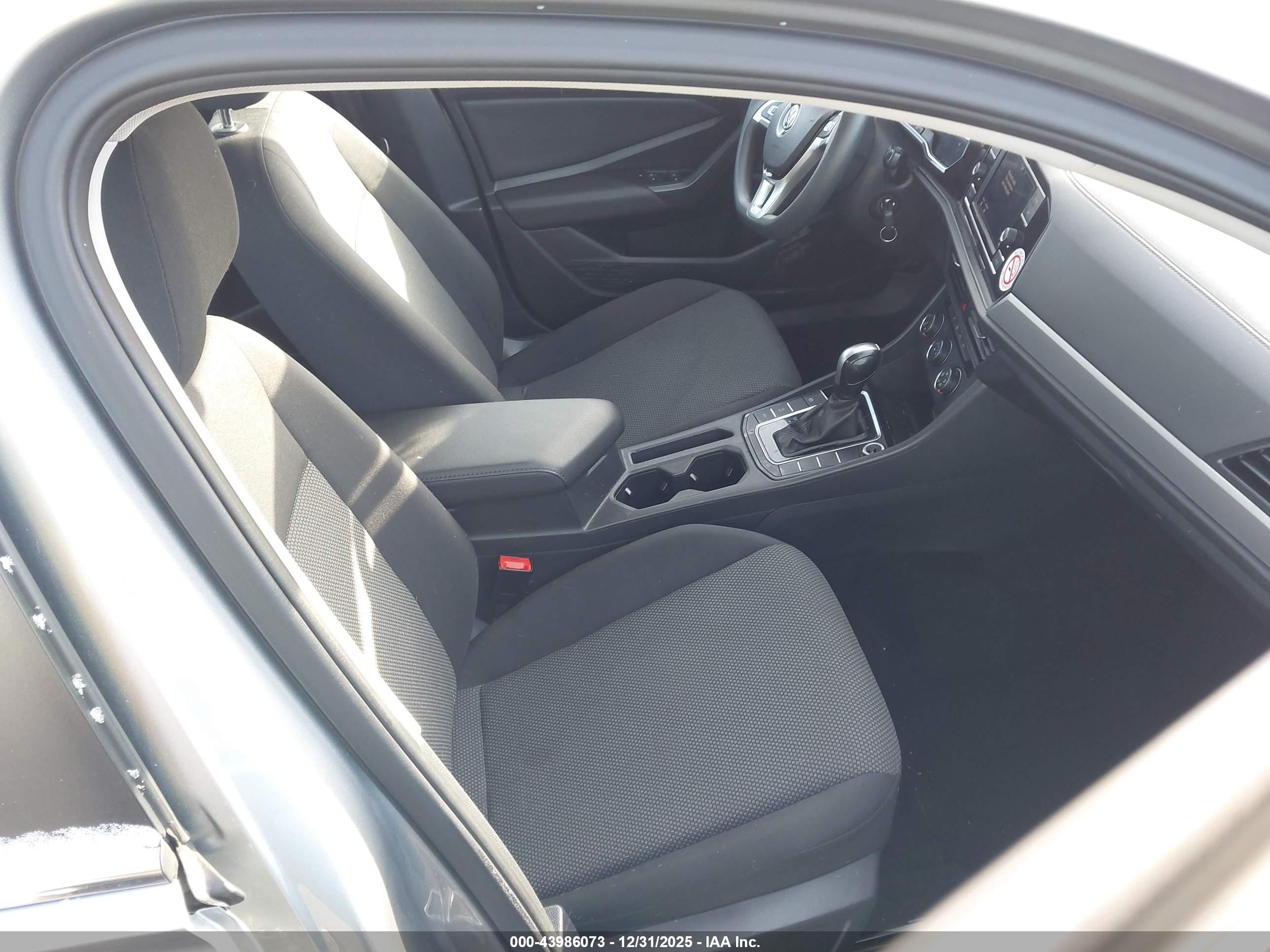 VOLKSWAGEN JETTA image 5