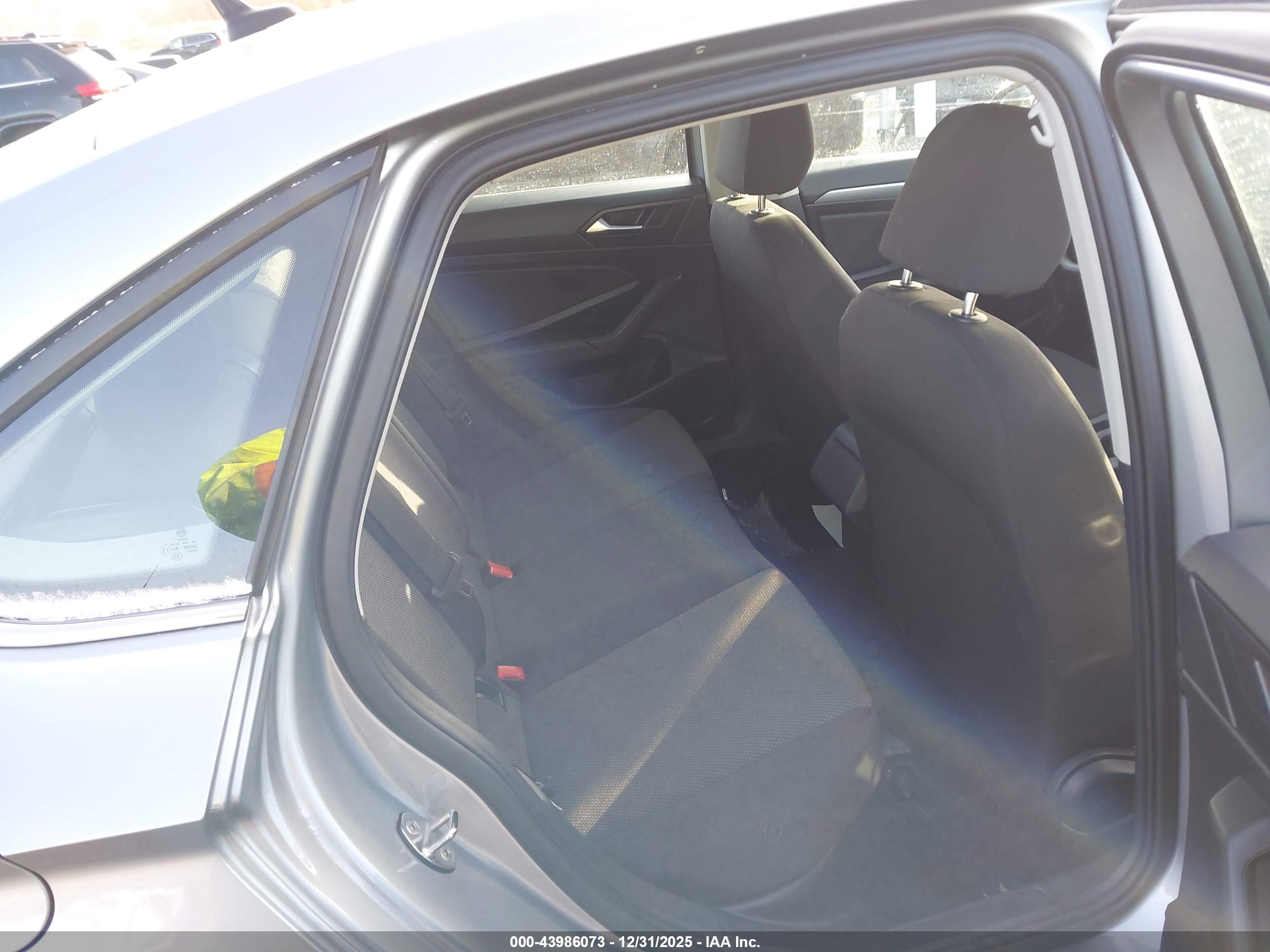VOLKSWAGEN JETTA image 8