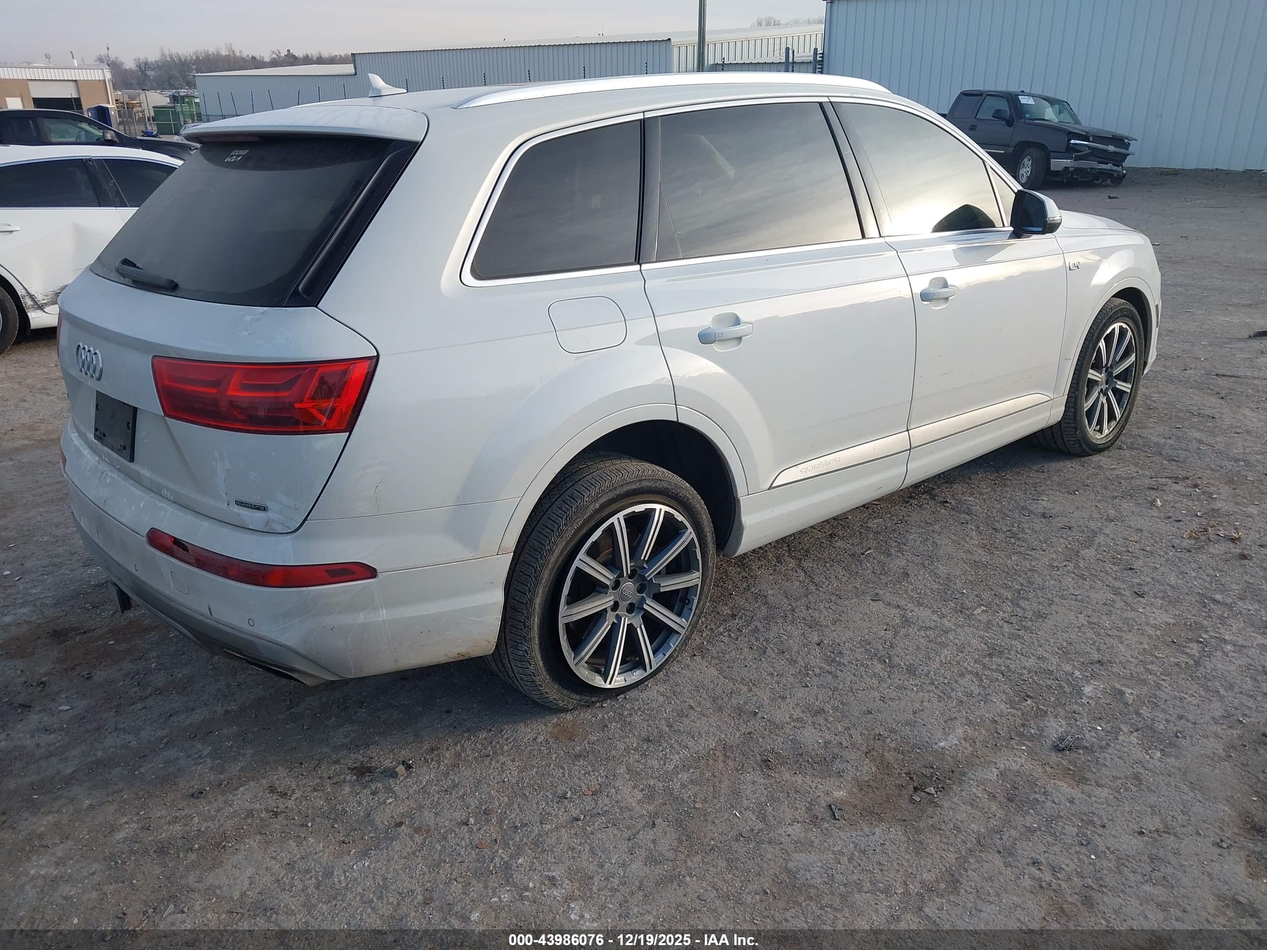 AUDI Q7 image 4