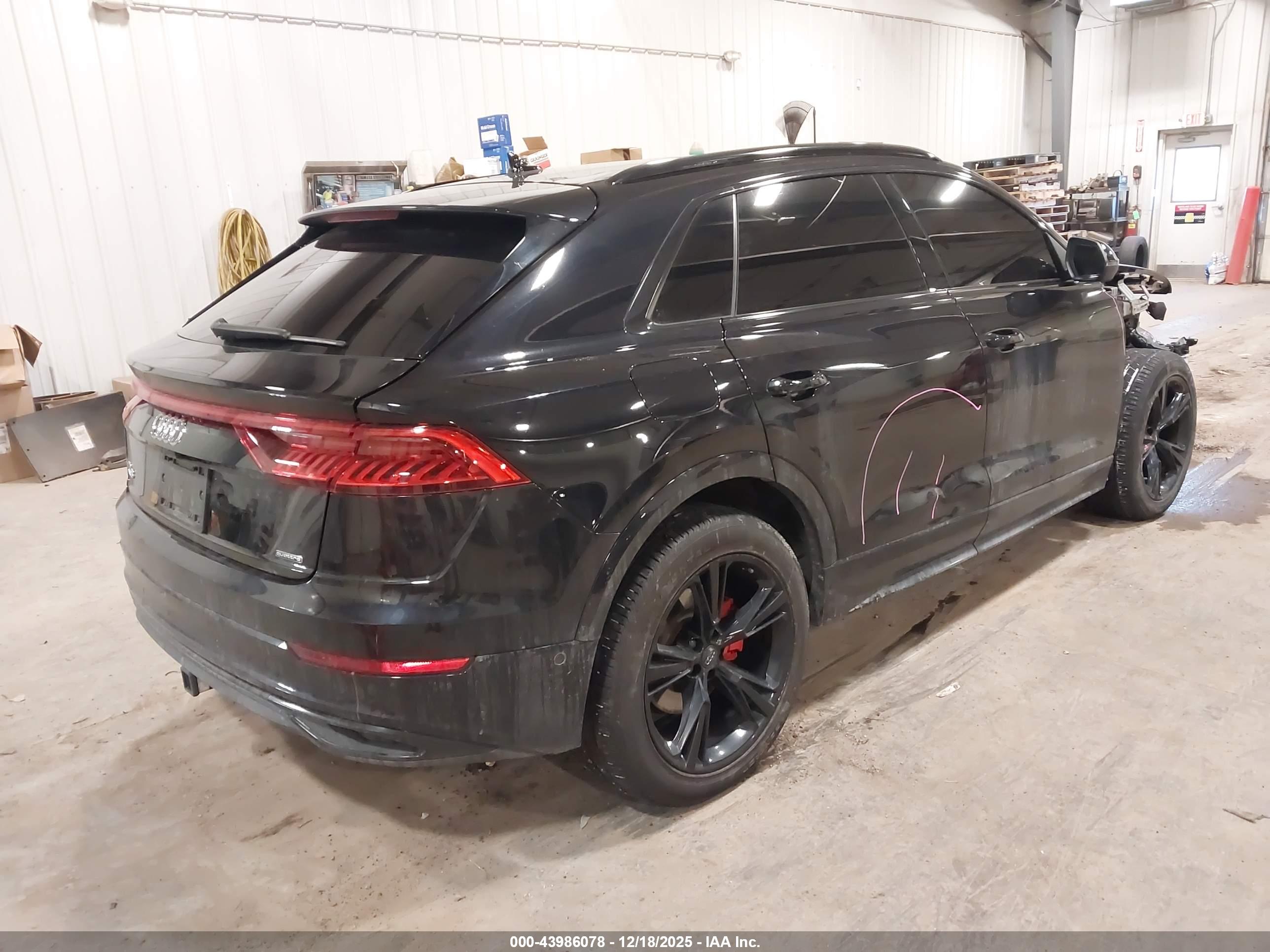 AUDI Q8 image 4