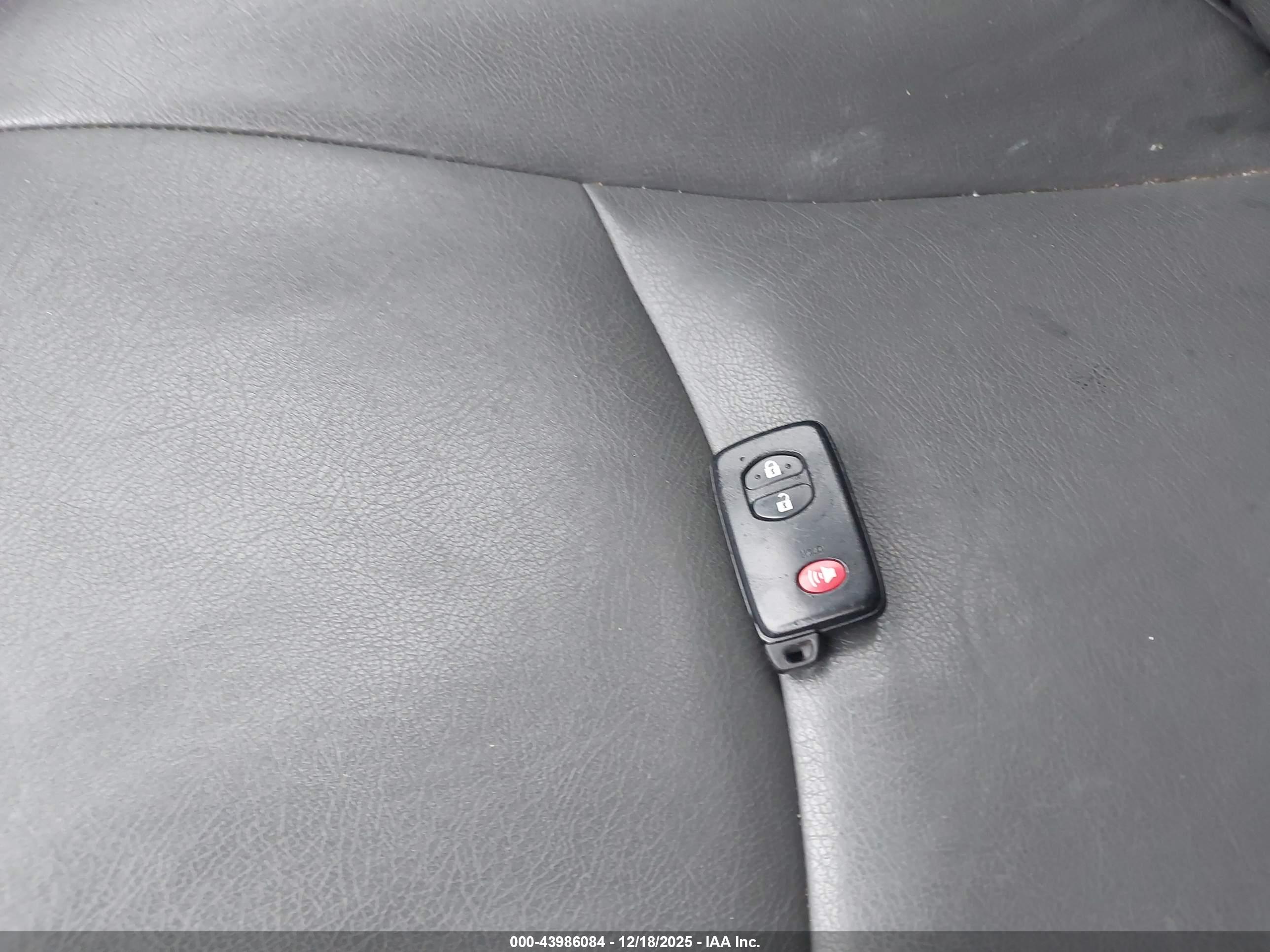TOYOTA PRIUS image 11