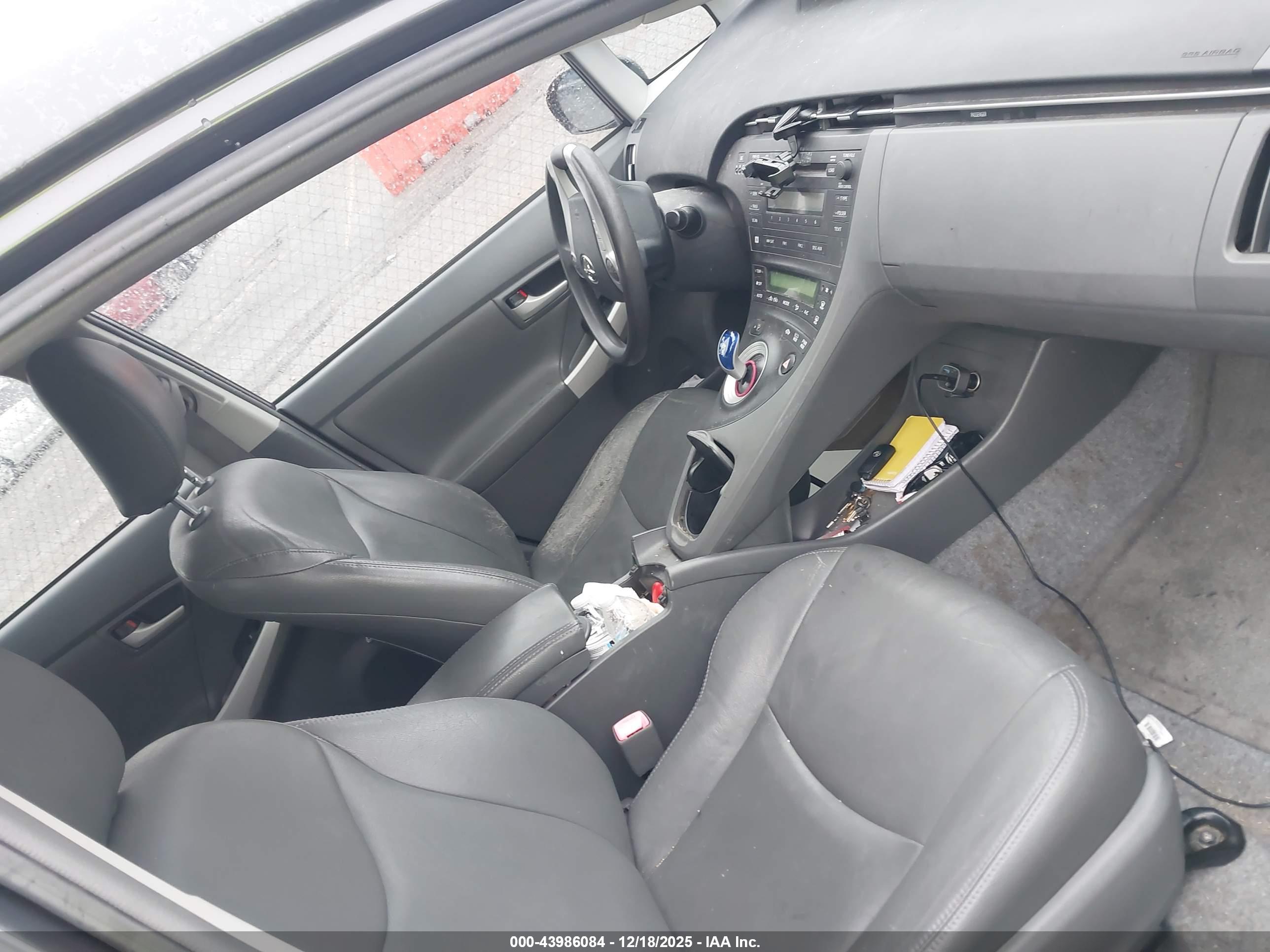 TOYOTA PRIUS image 5