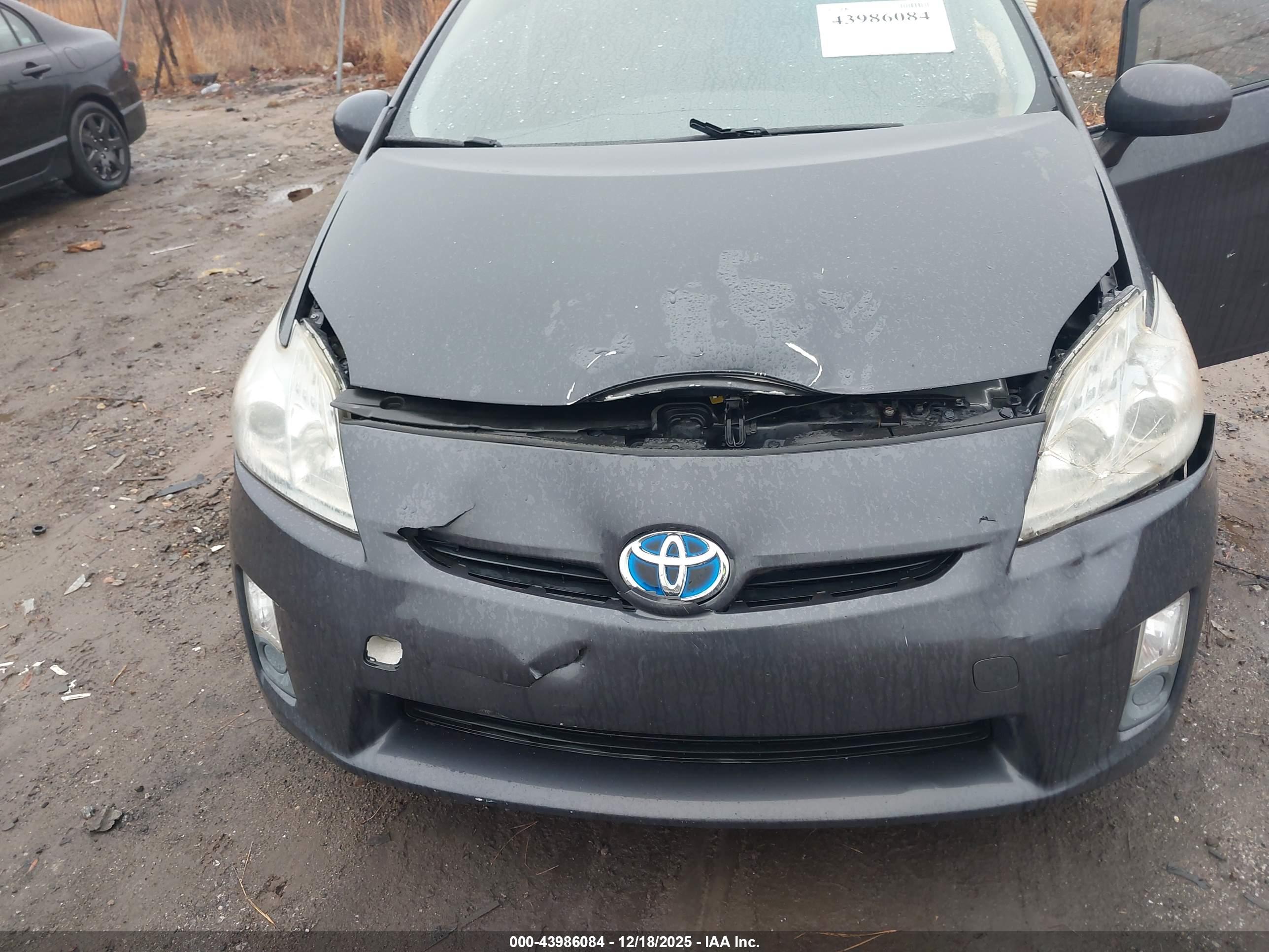 TOYOTA PRIUS image 6