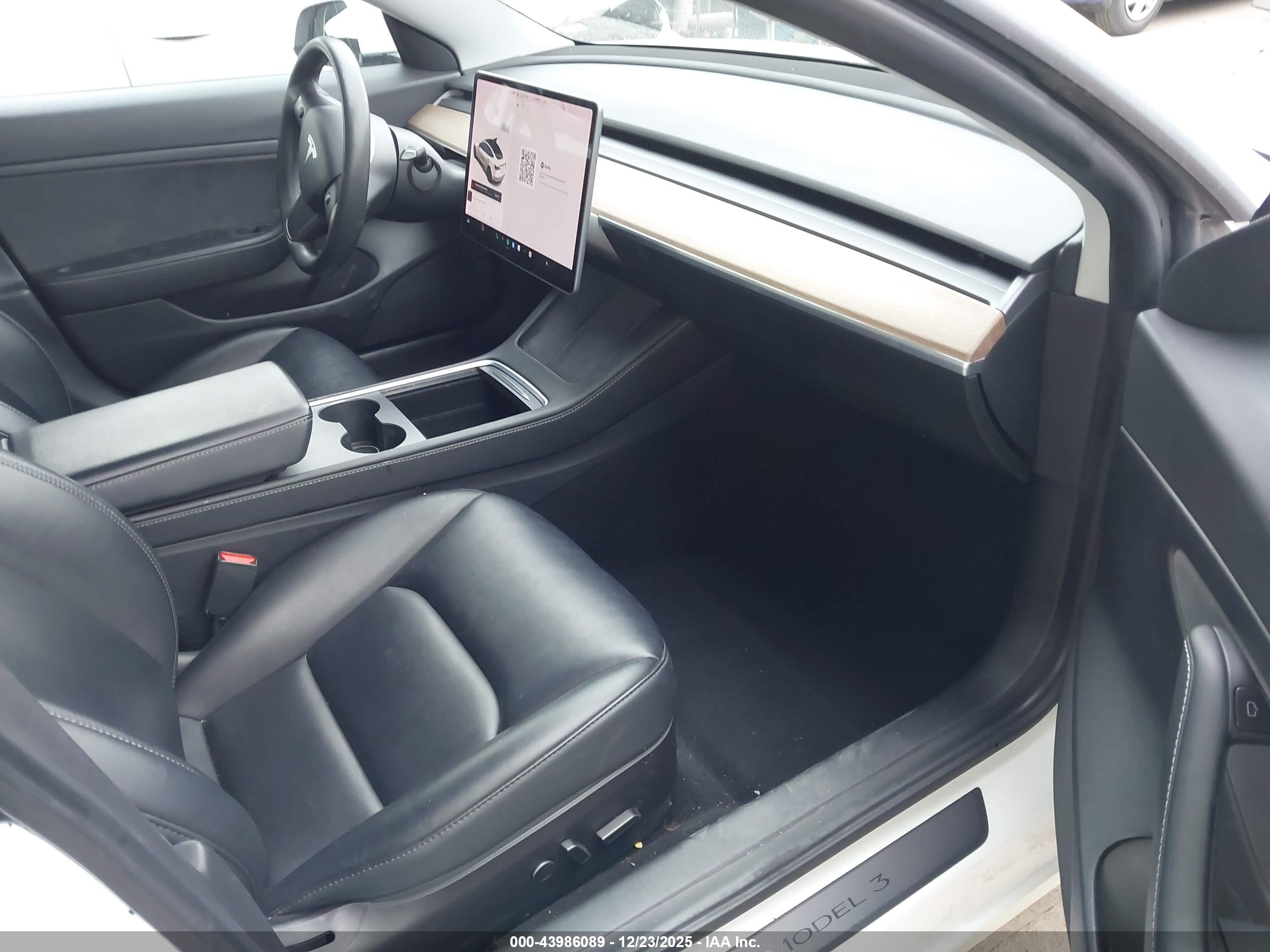 TESLA MODEL image 5
