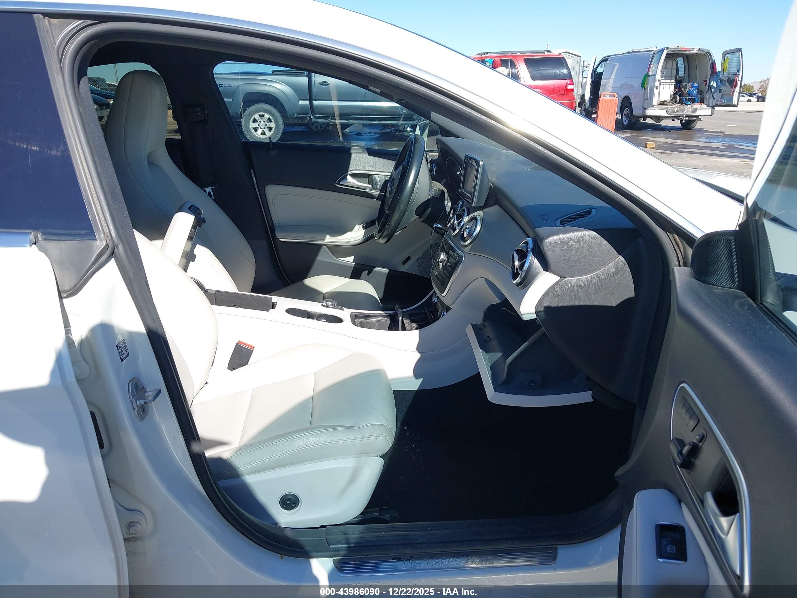 MERCEDES-BENZ CLA image 5
