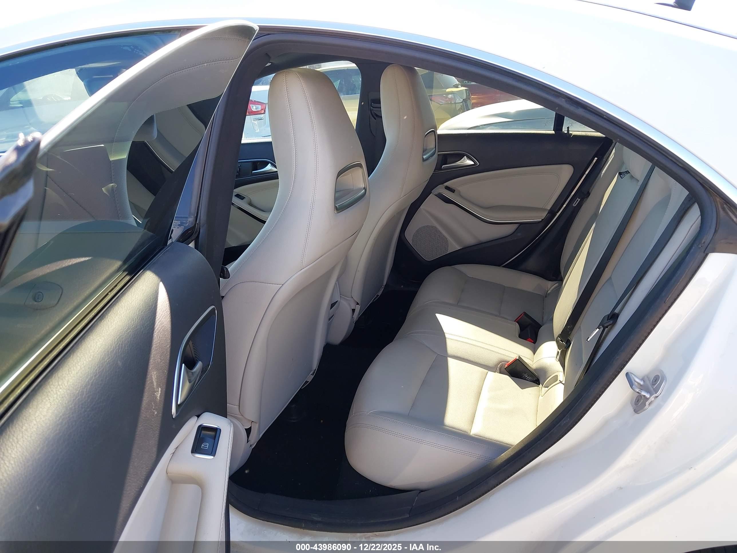 MERCEDES-BENZ CLA image 8