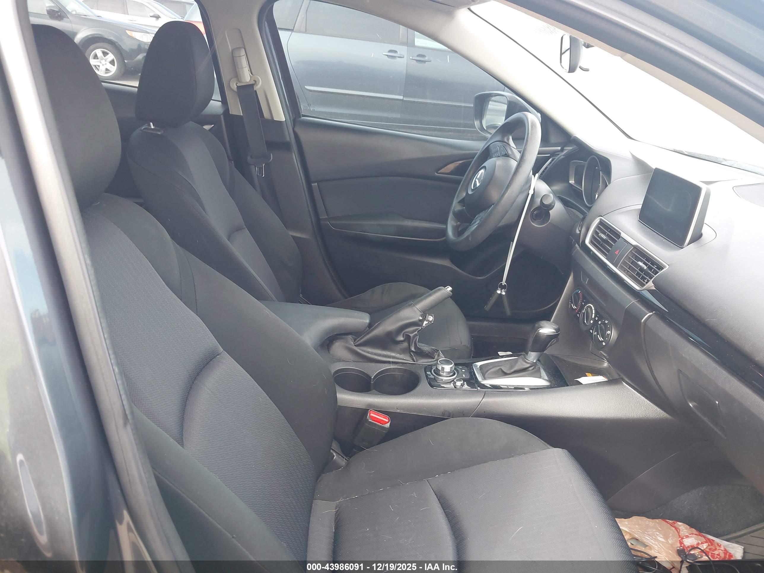 MAZDA MAZDA3 image 5
