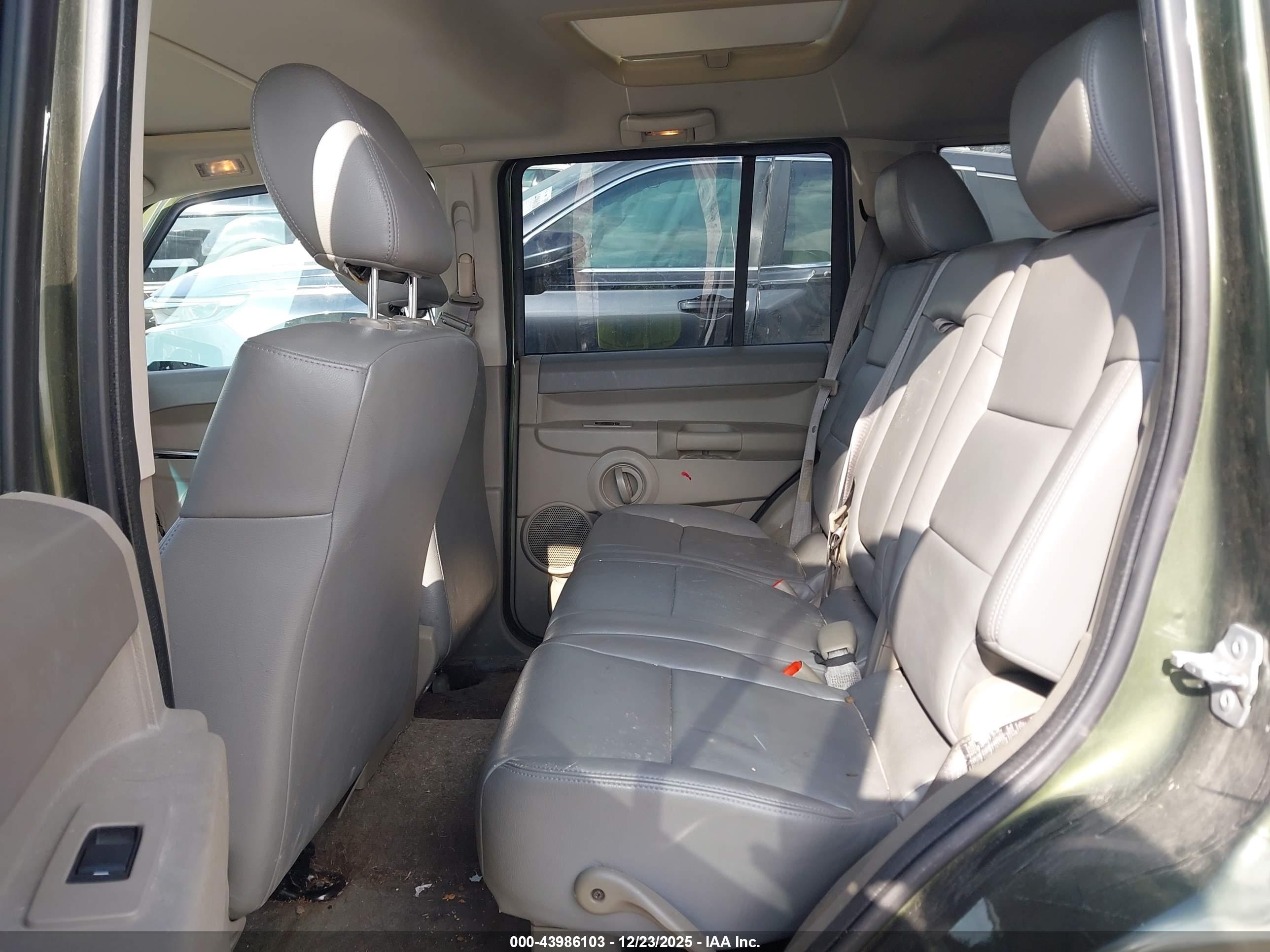 JEEP COMMANDER image 8
