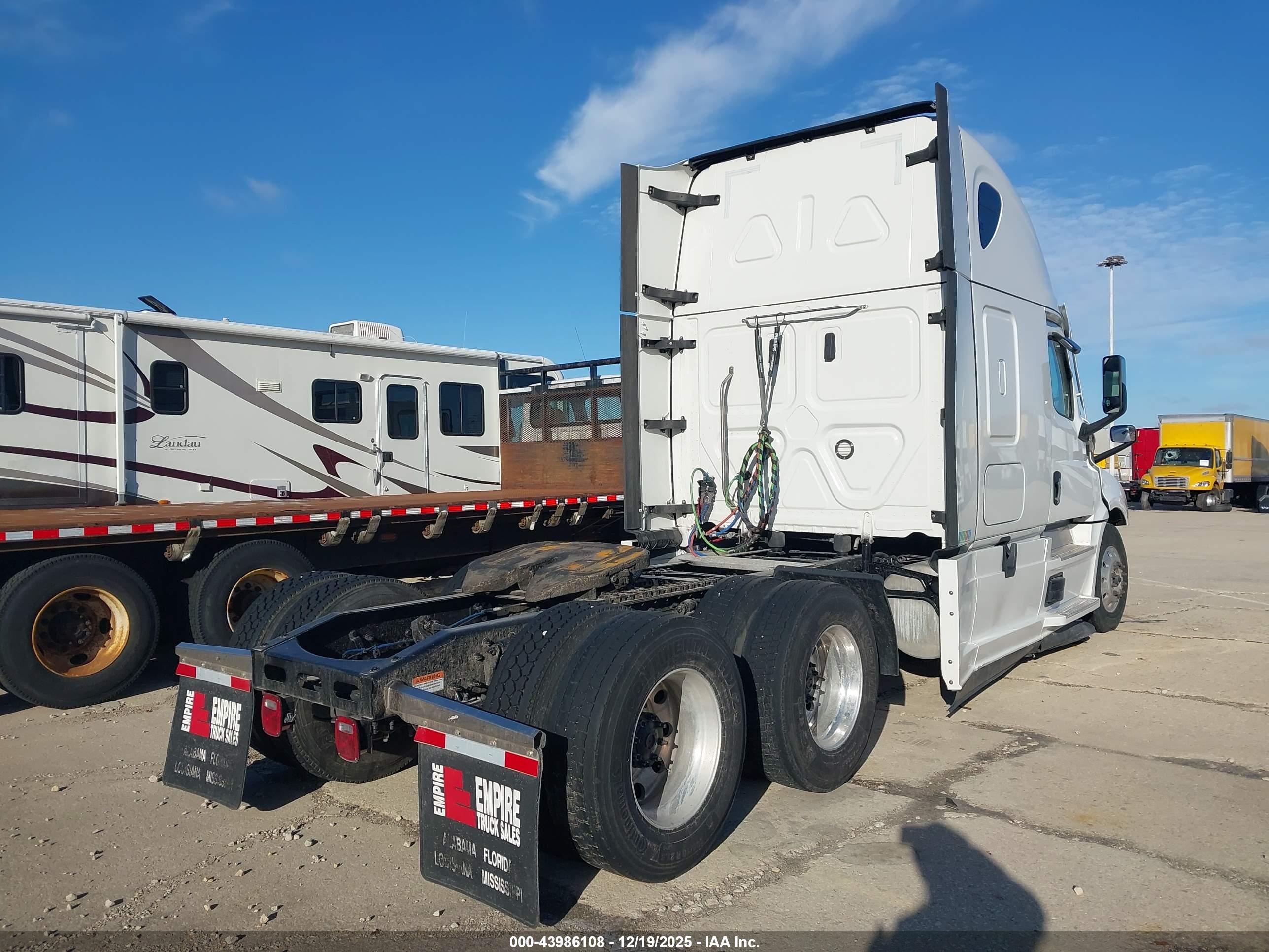 FREIGHTLINER NEW image 4