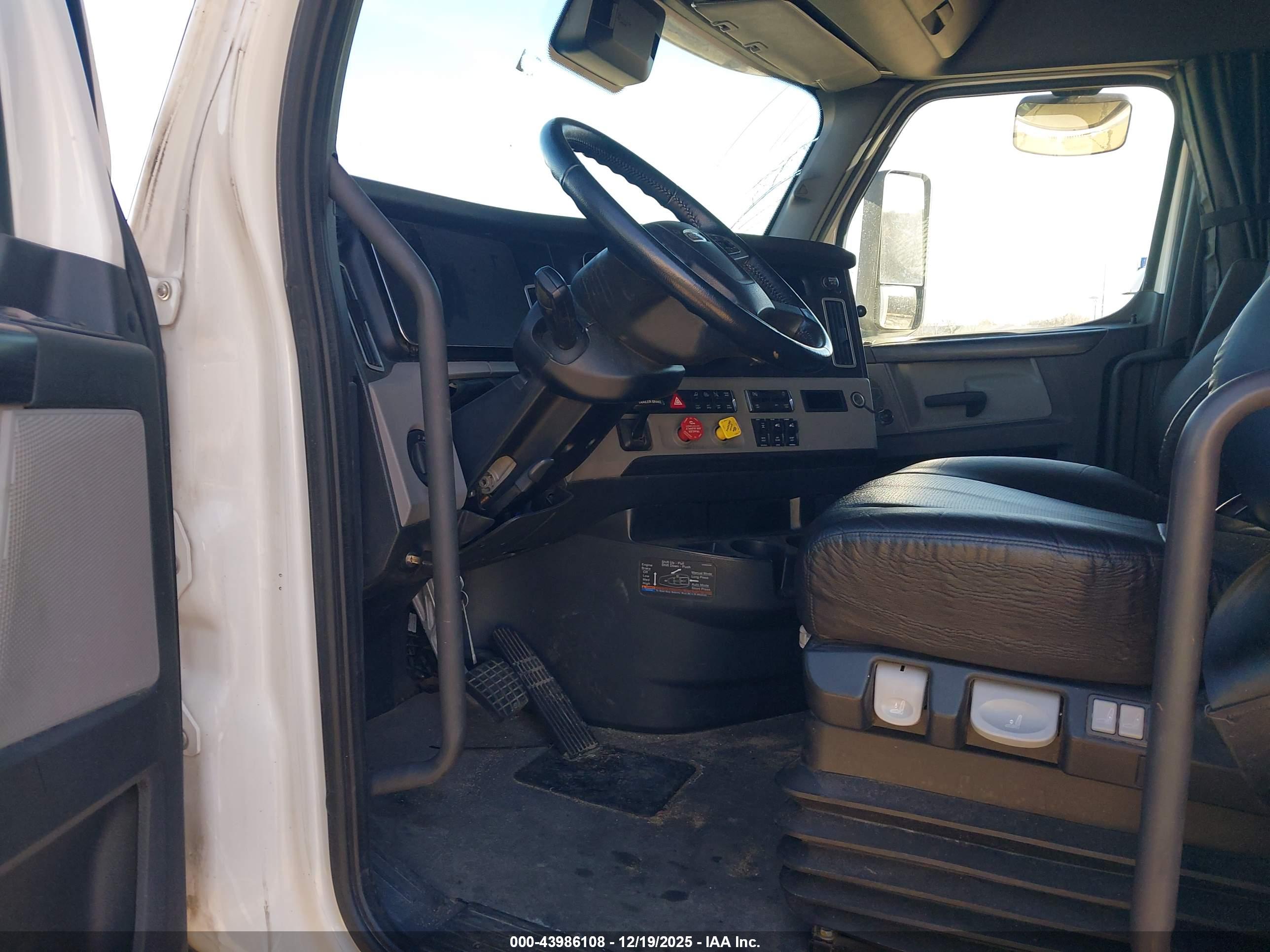 FREIGHTLINER NEW image 8