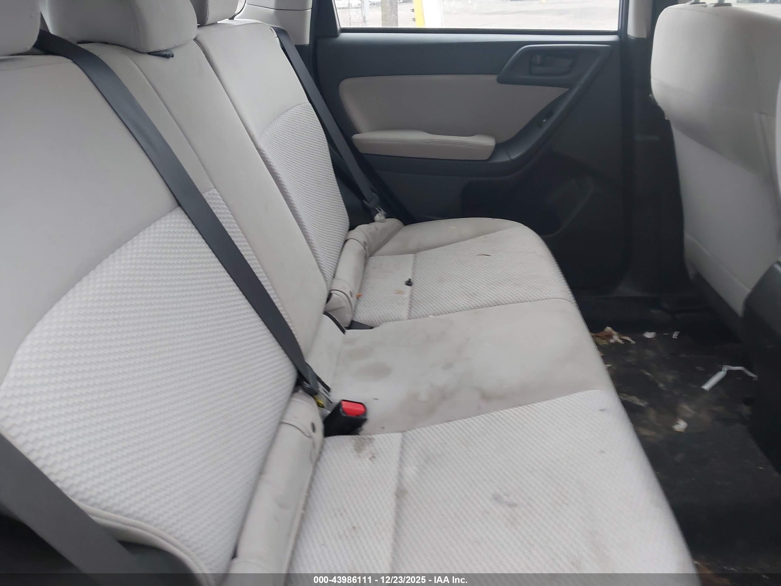 SUBARU FORESTER image 8
