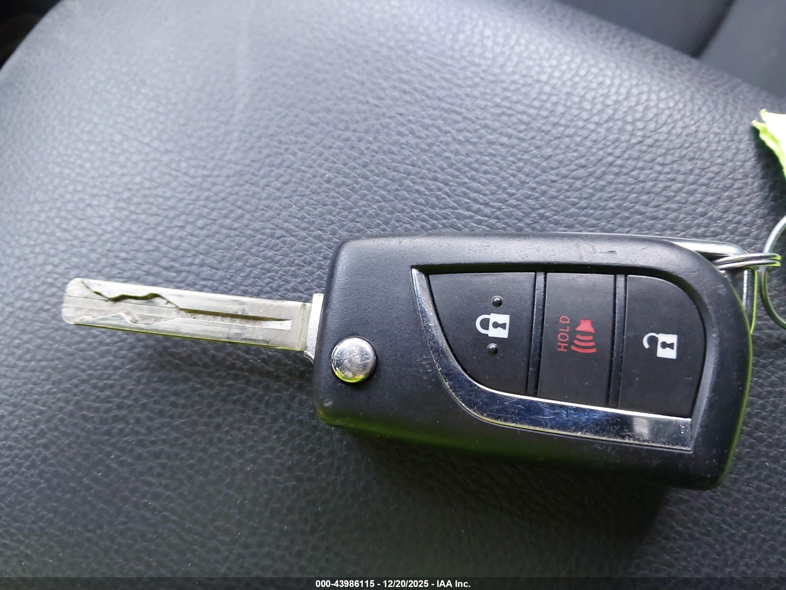 TOYOTA RAV4 image 11