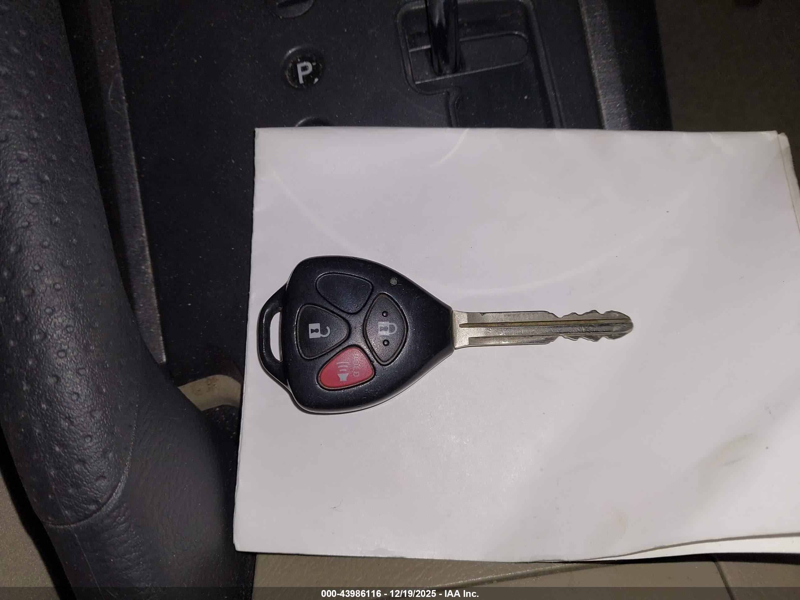 TOYOTA RAV4 image 11