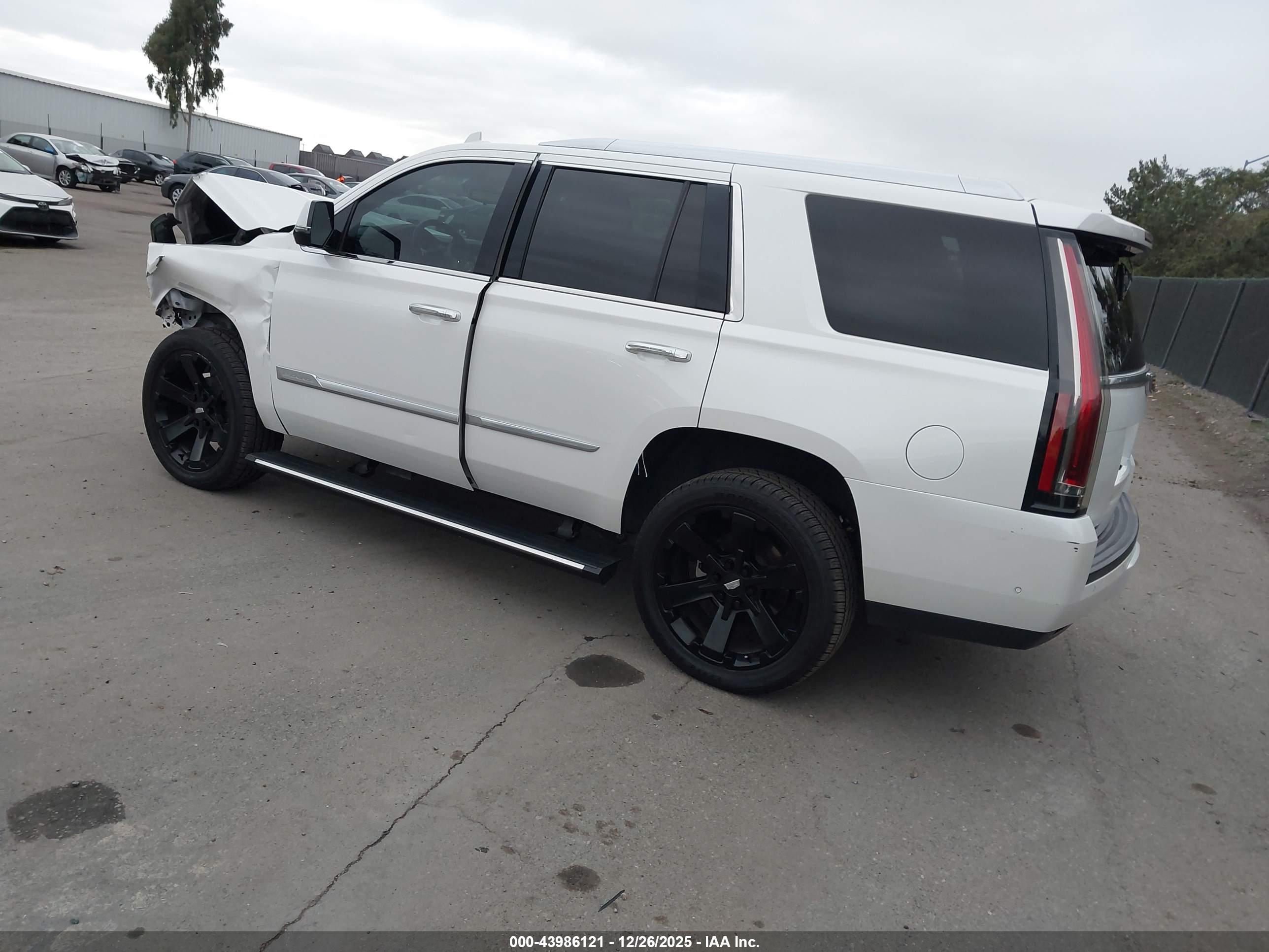 CADILLAC ESCALADE image 3