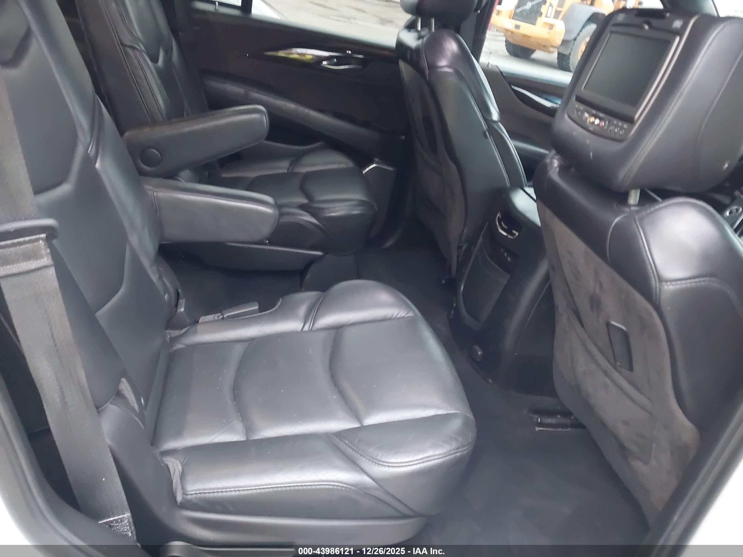 CADILLAC ESCALADE image 8