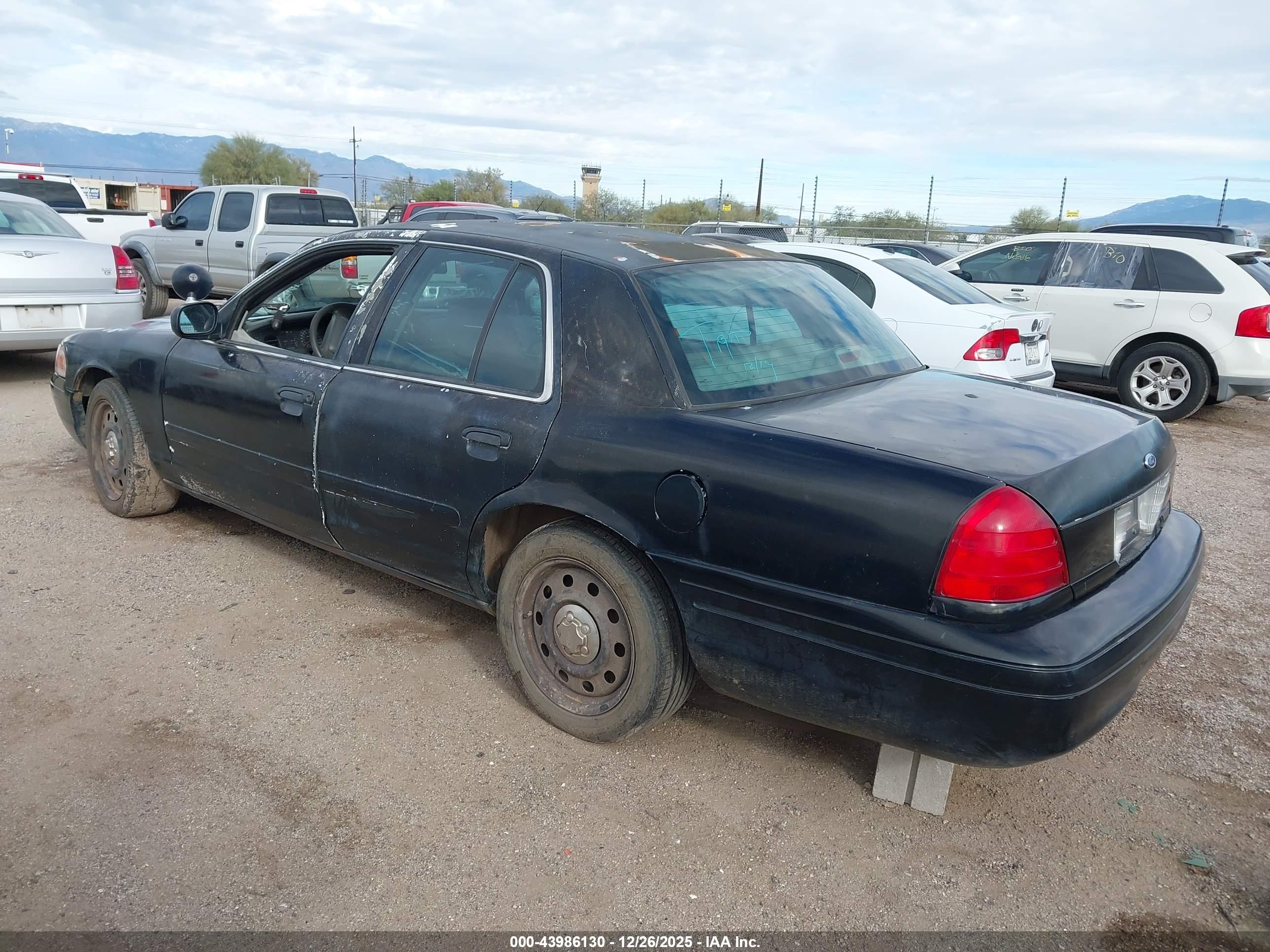 FORD CROWN image 3