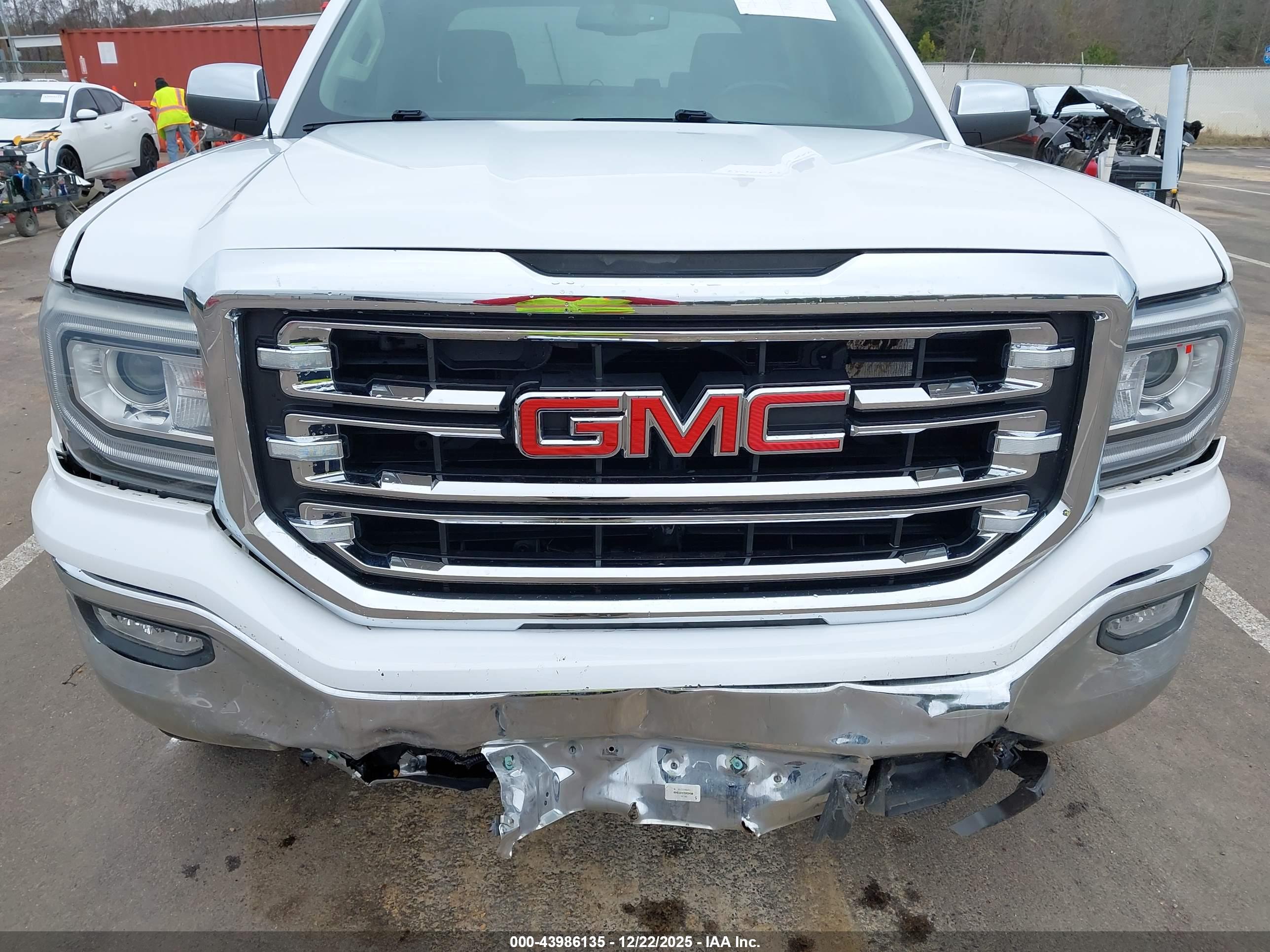 GMC SIERRA image 6