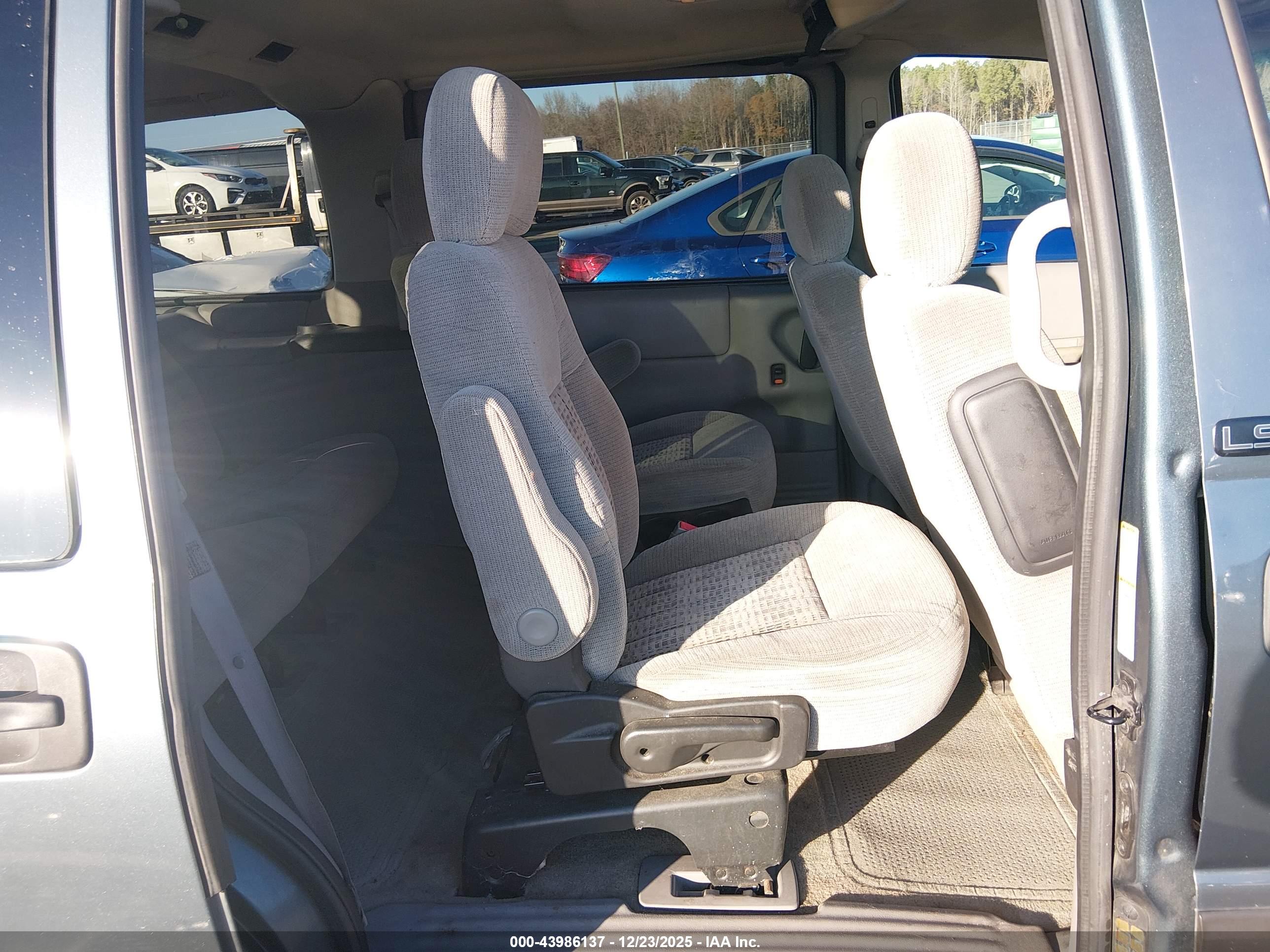 CHEVROLET VENTURE image 8