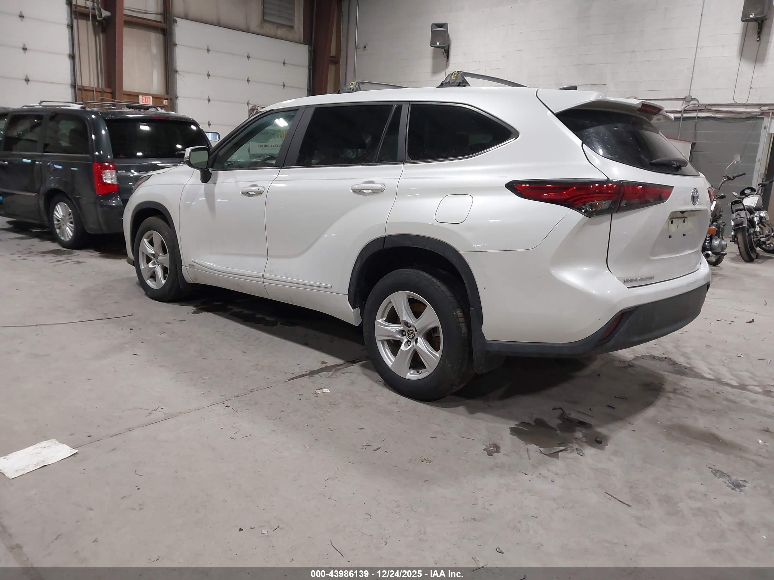 TOYOTA HIGHLANDER image 3