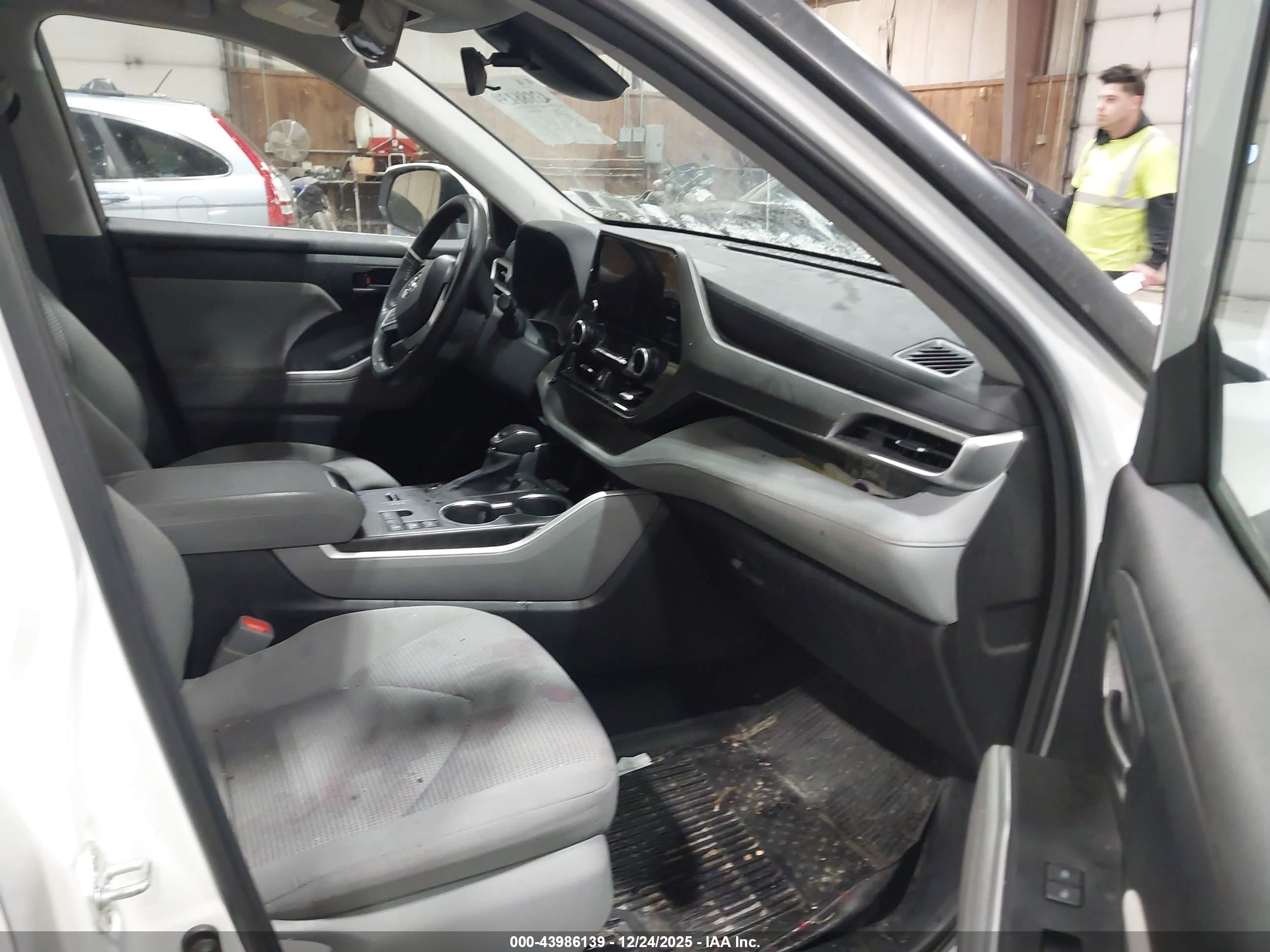 TOYOTA HIGHLANDER image 5