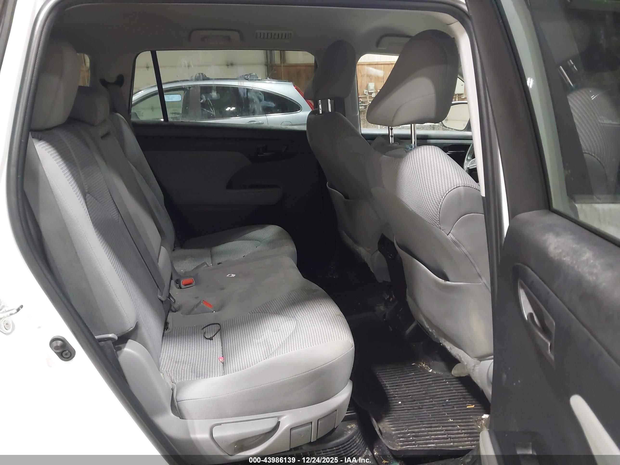 TOYOTA HIGHLANDER image 8