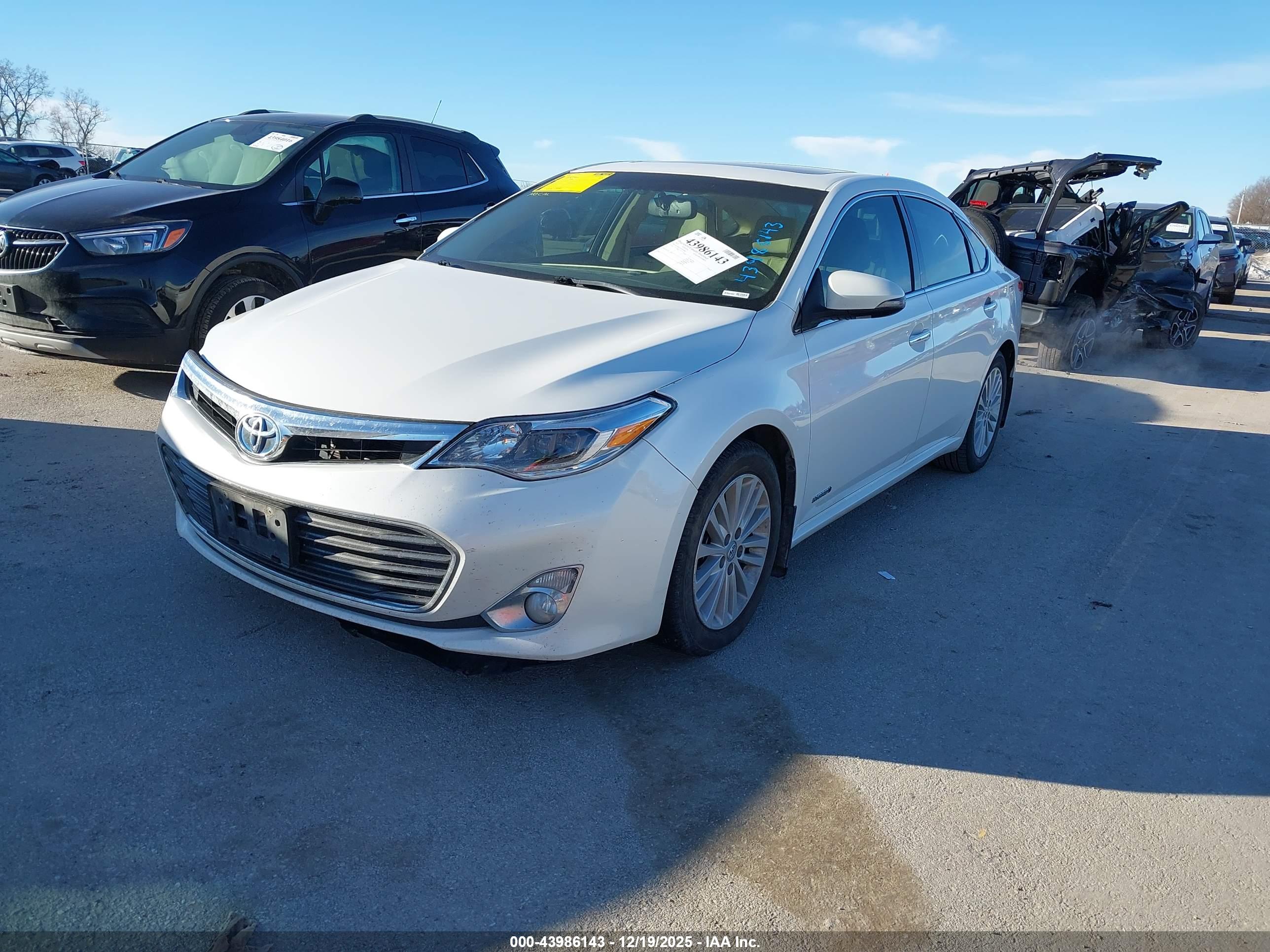TOYOTA AVALON image 2