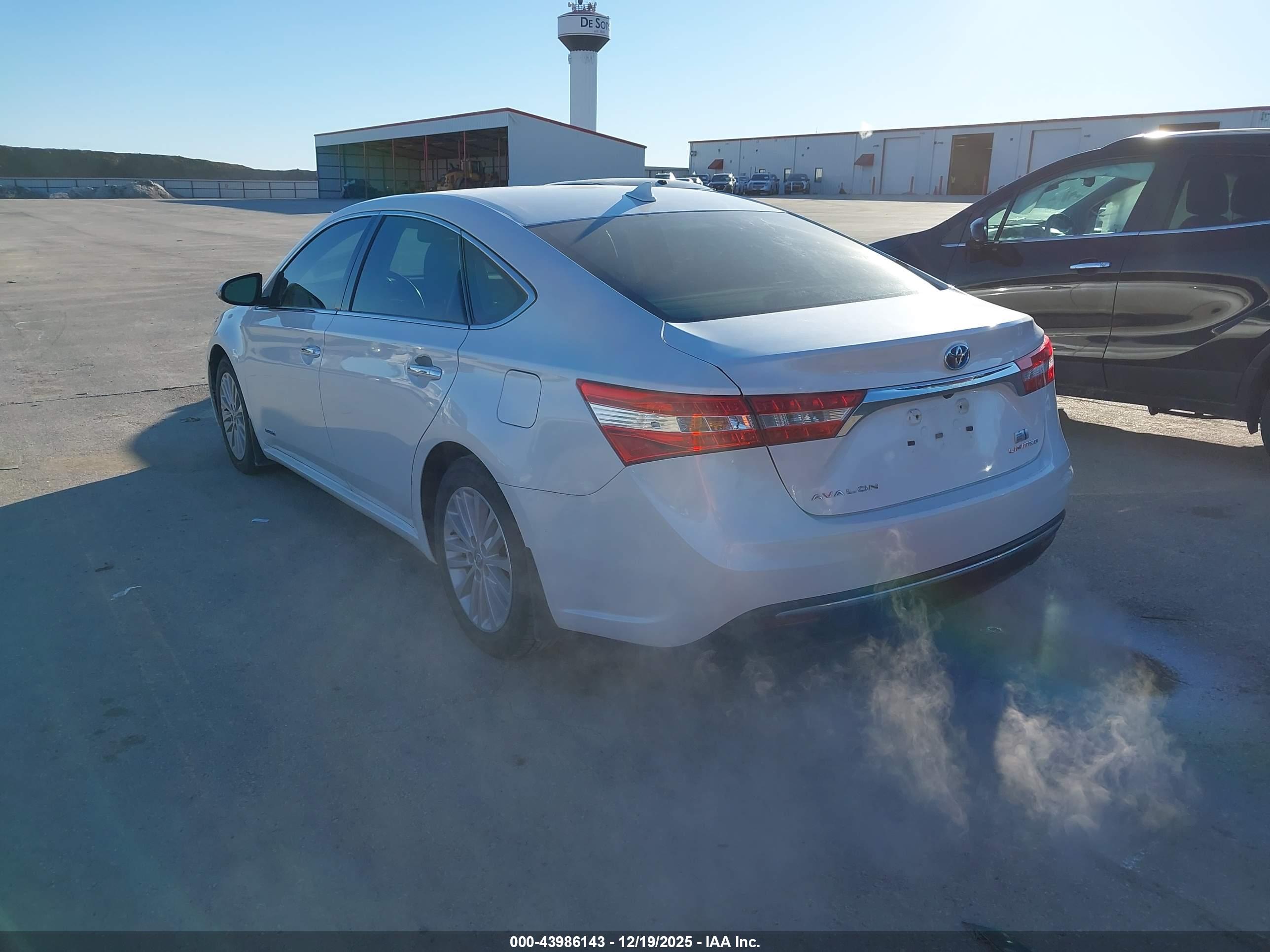 TOYOTA AVALON image 3