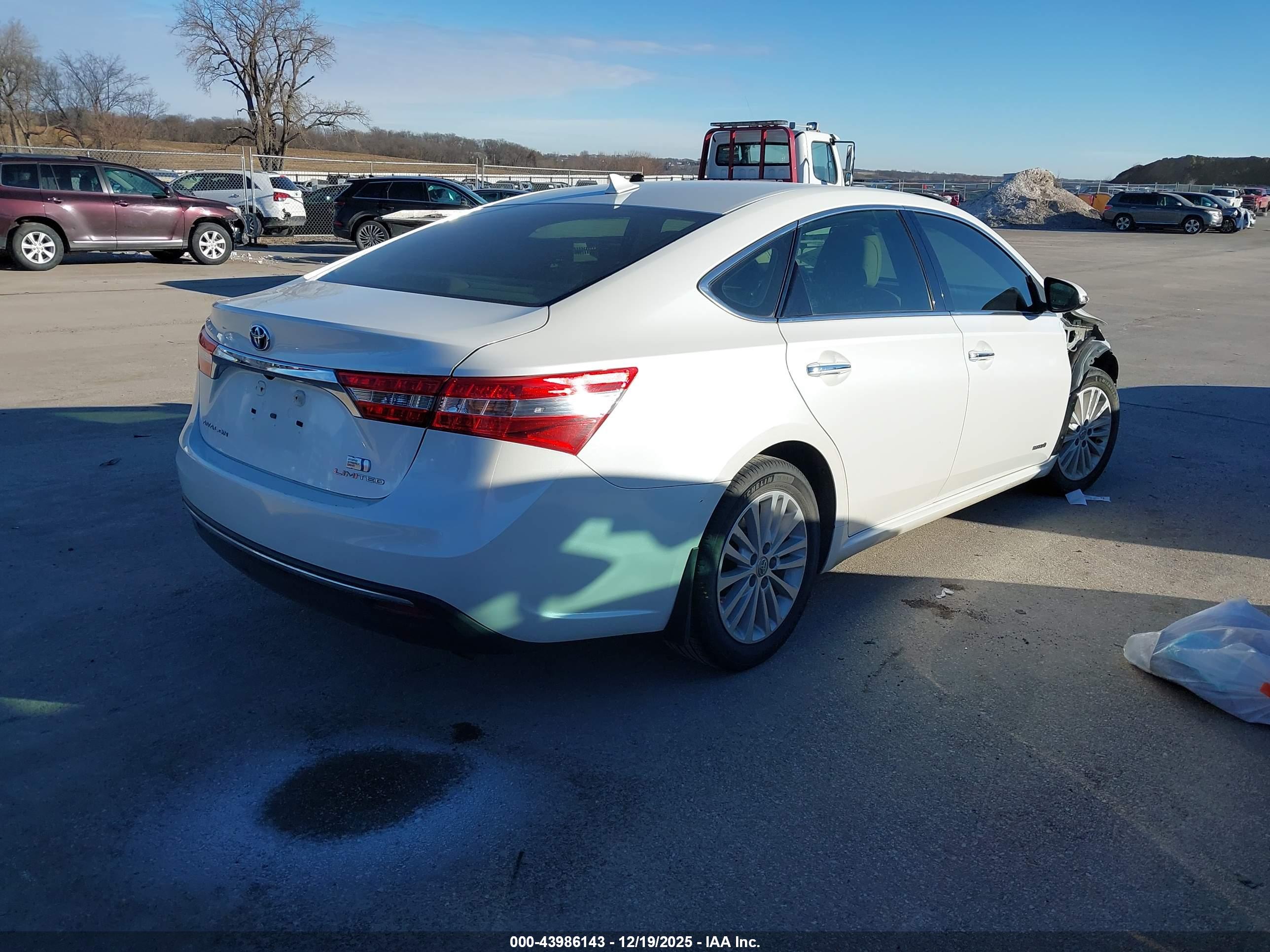TOYOTA AVALON image 4