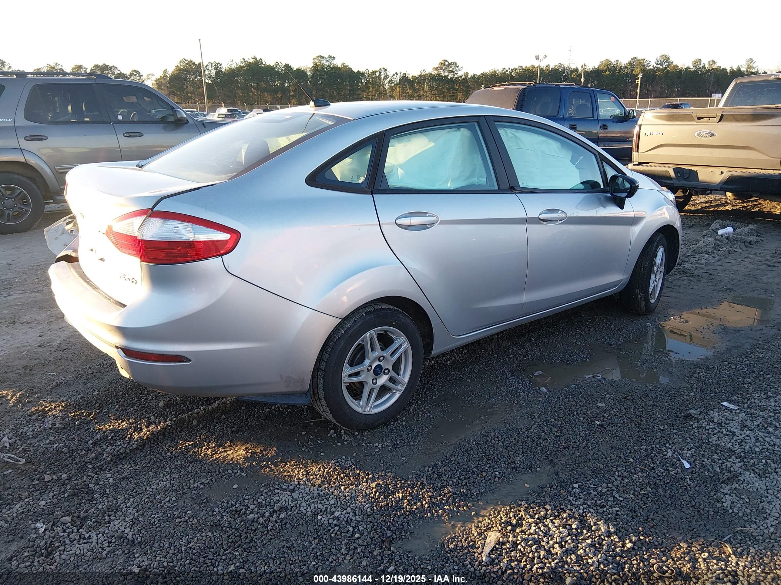 FORD FIESTA image 4