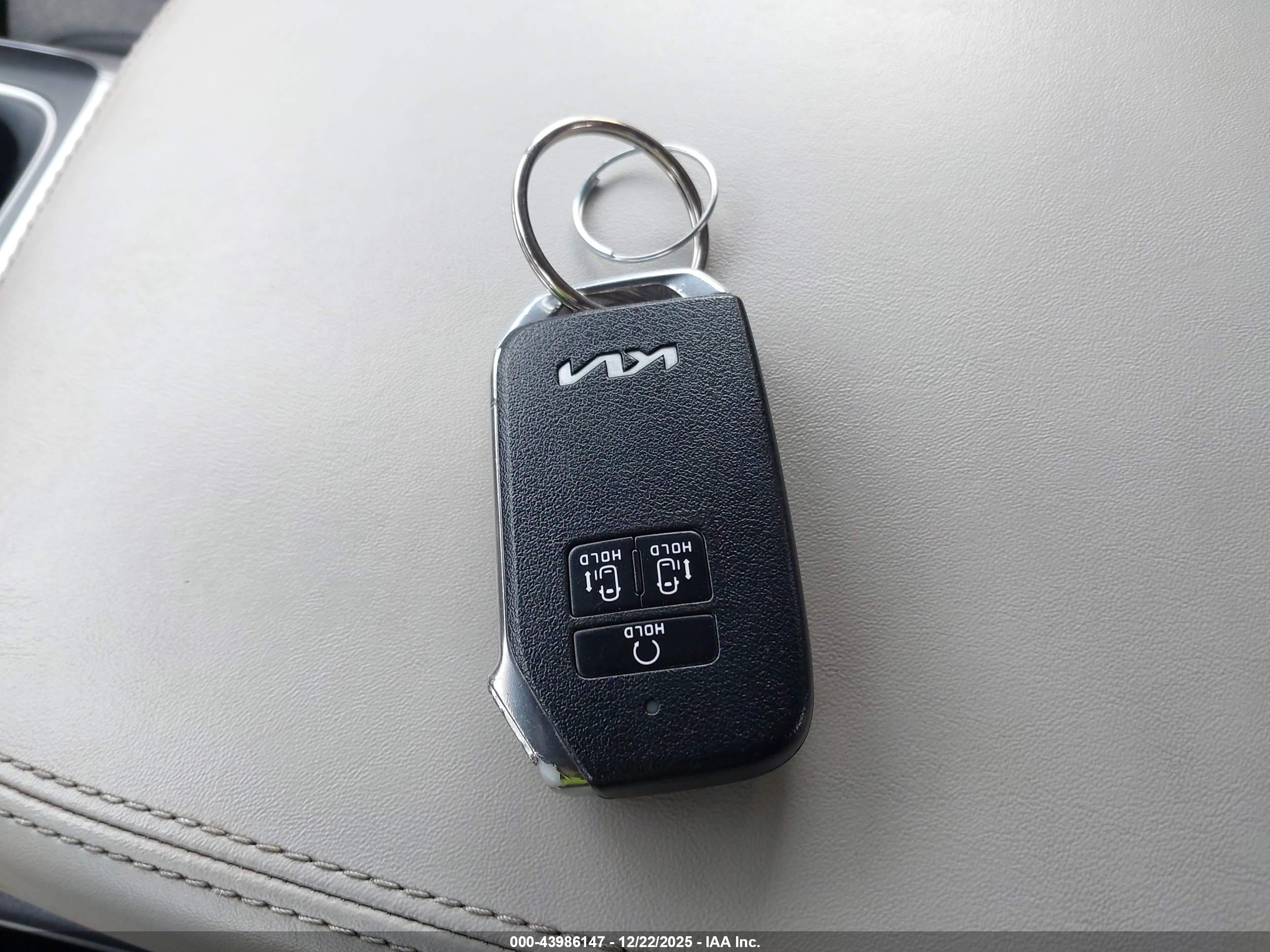 KIA CARNIVAL image 11