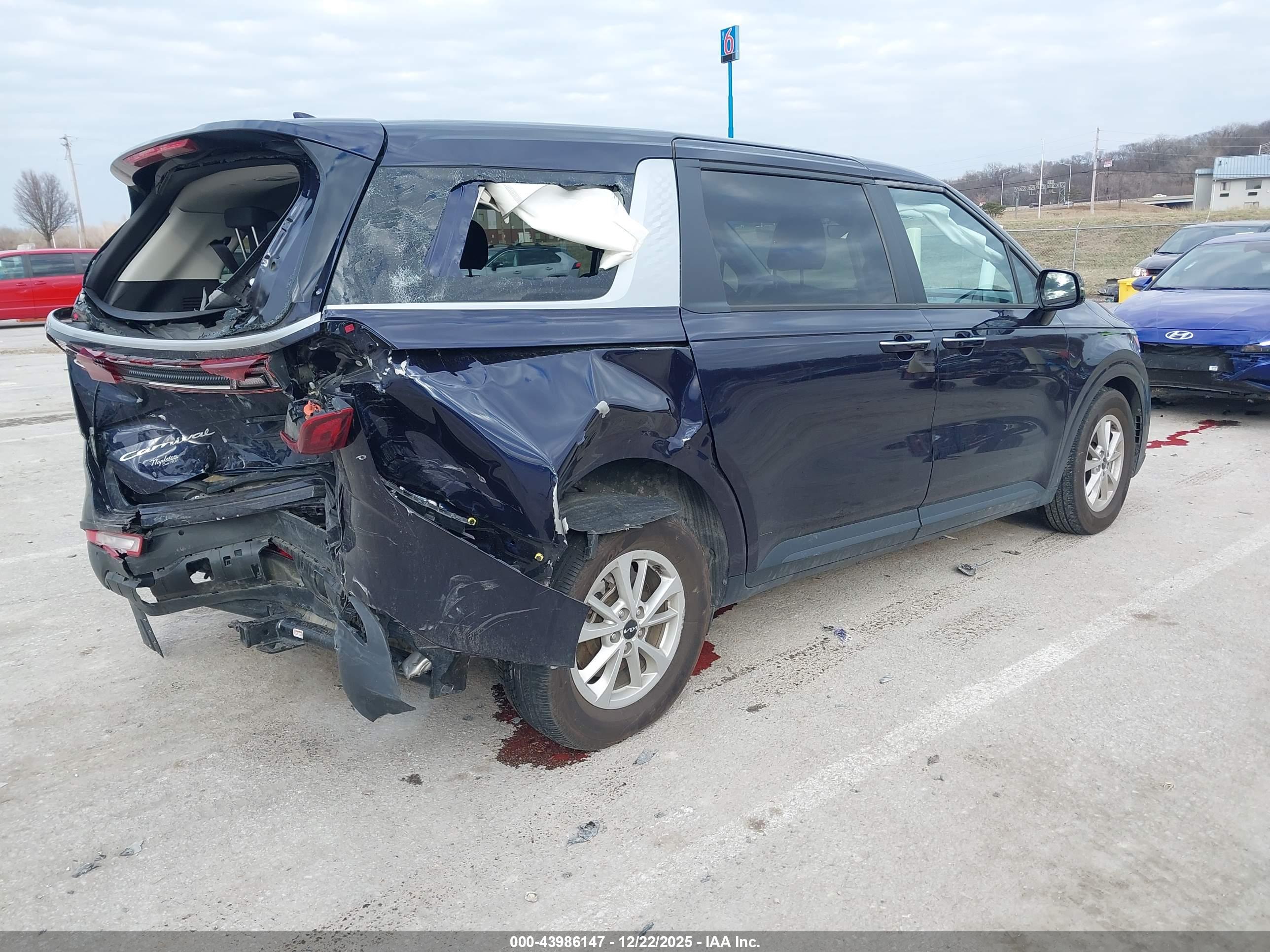 KIA CARNIVAL image 4